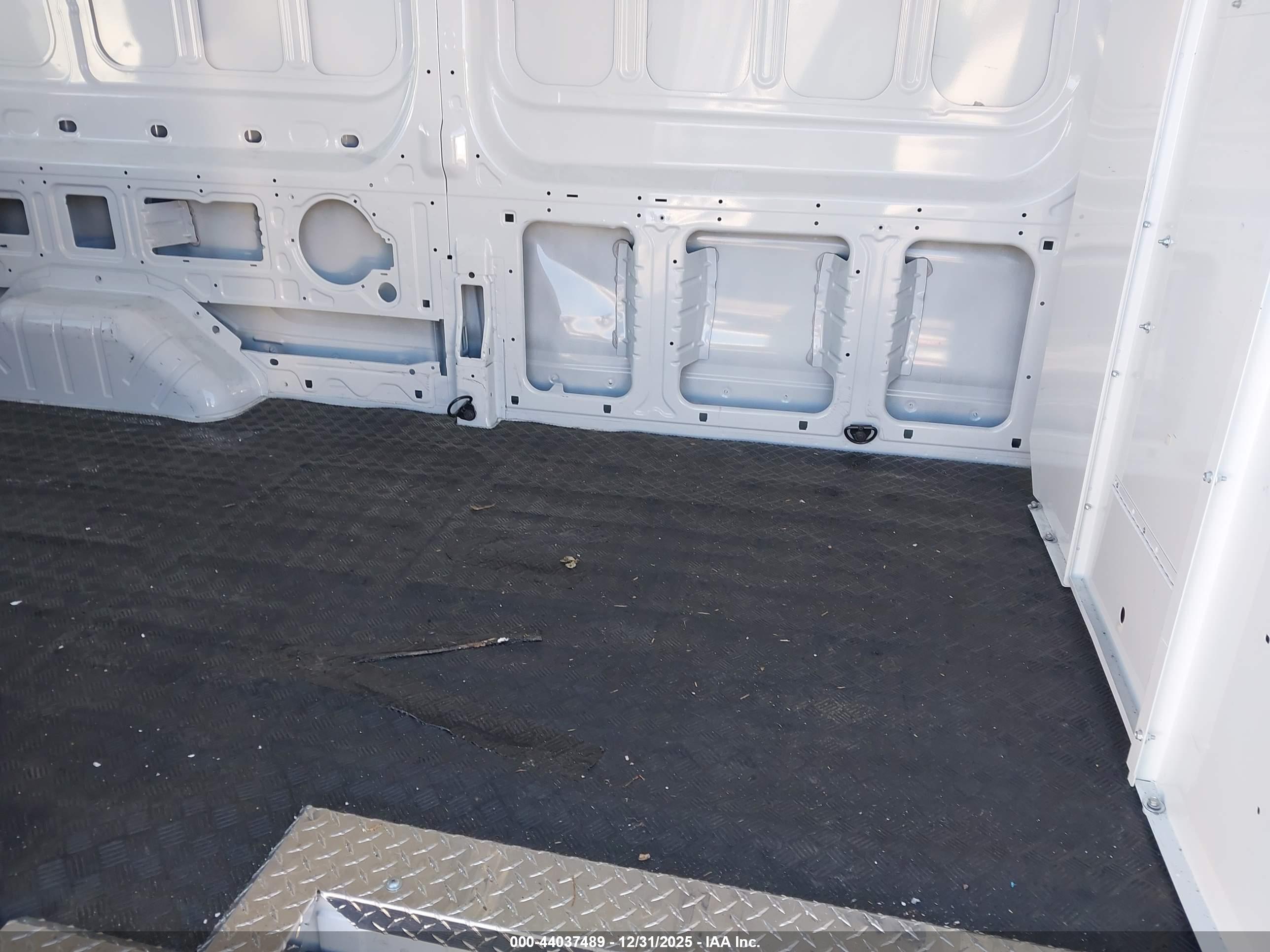 FORD TRANSIT-250 image 8