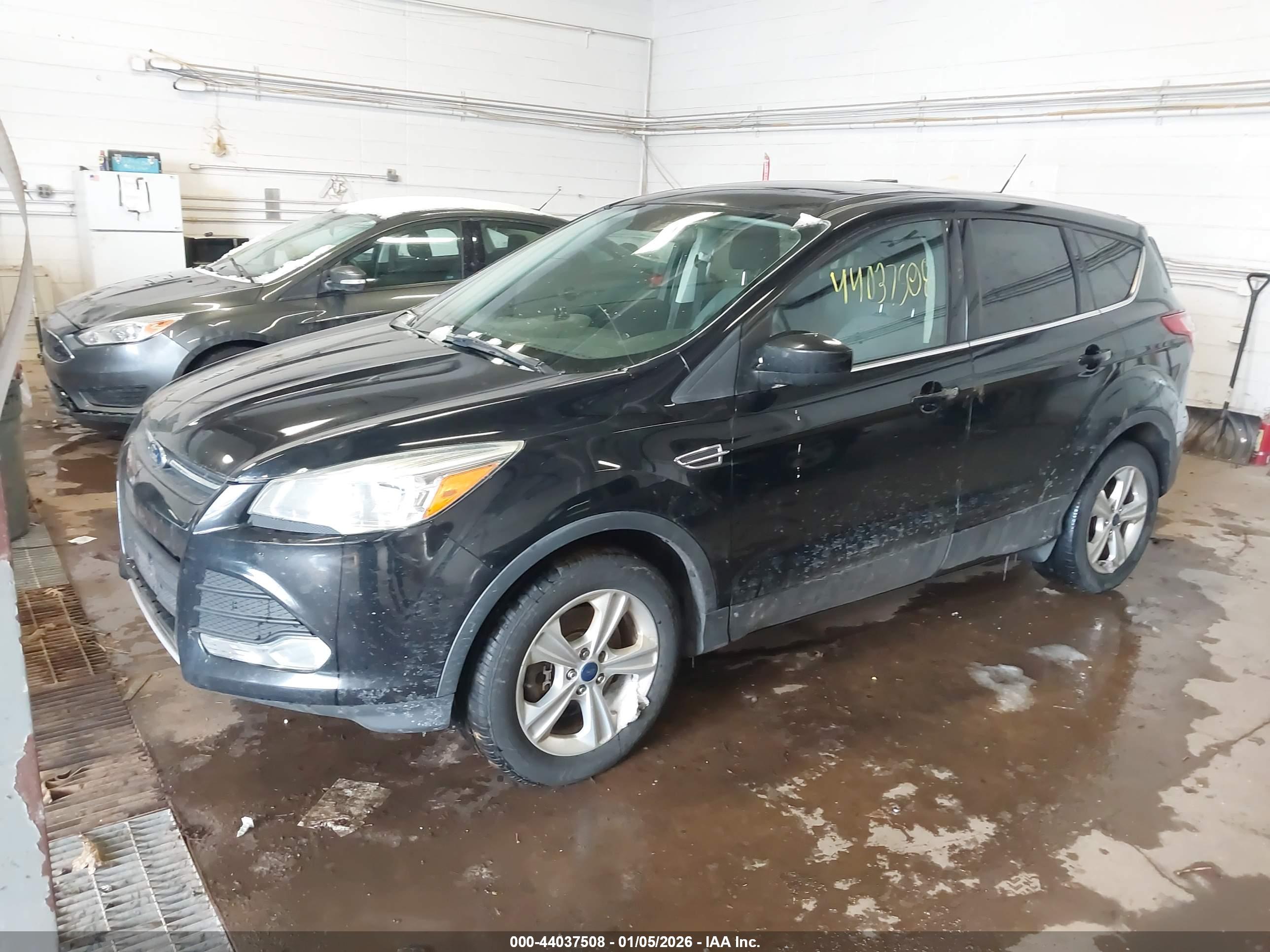 FORD ESCAPE image 2