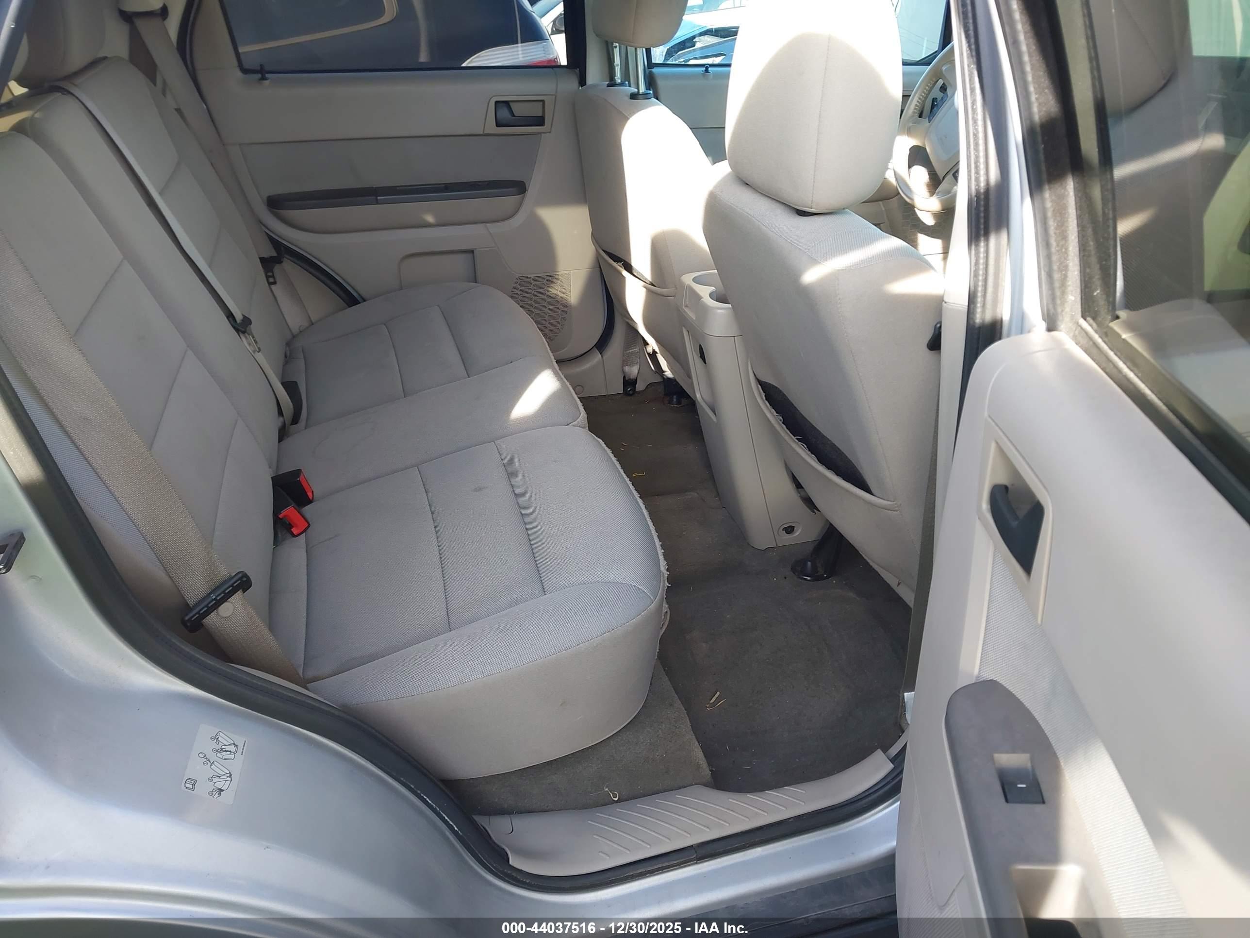 FORD ESCAPE image 8