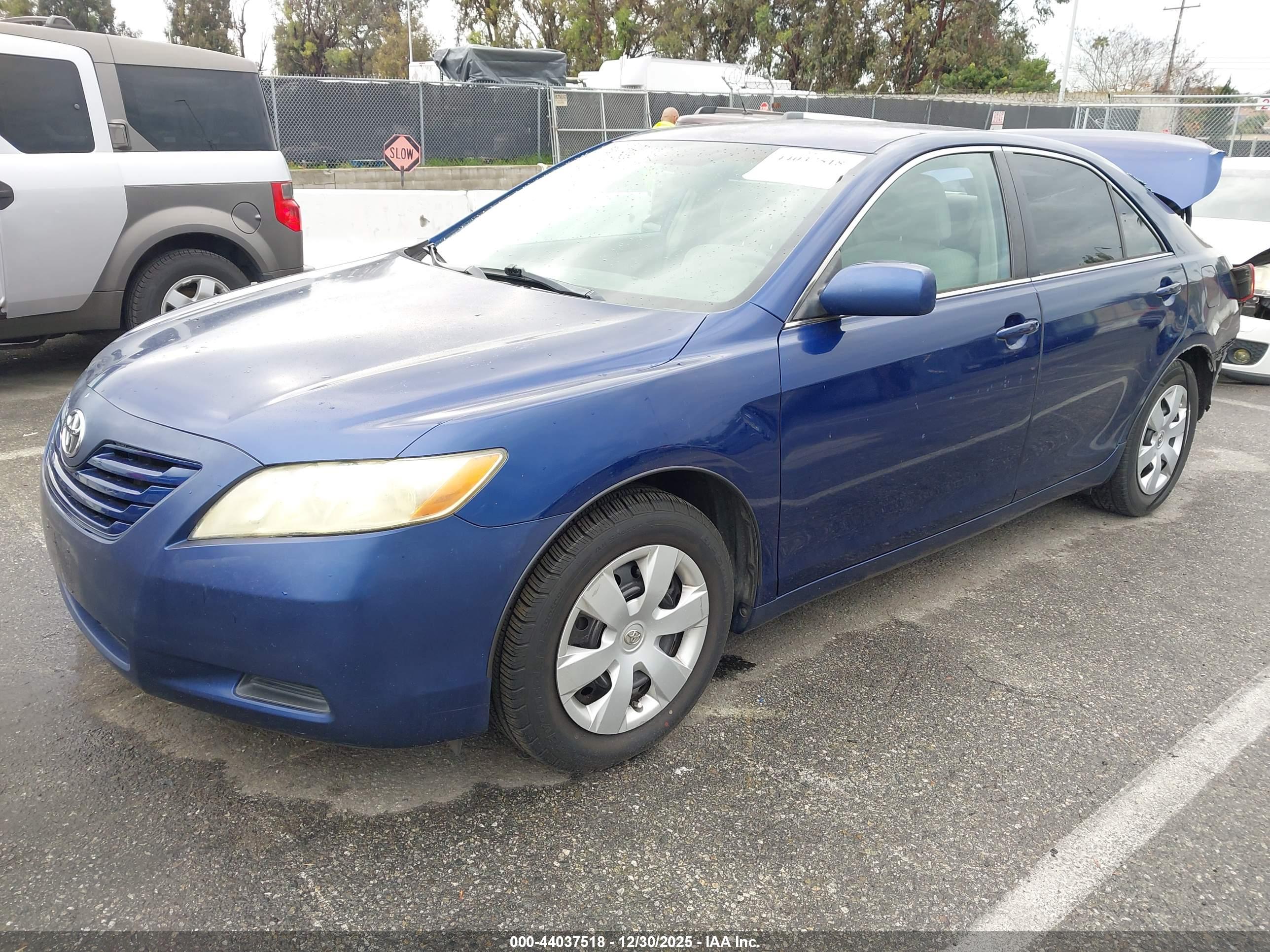 TOYOTA CAMRY image 2