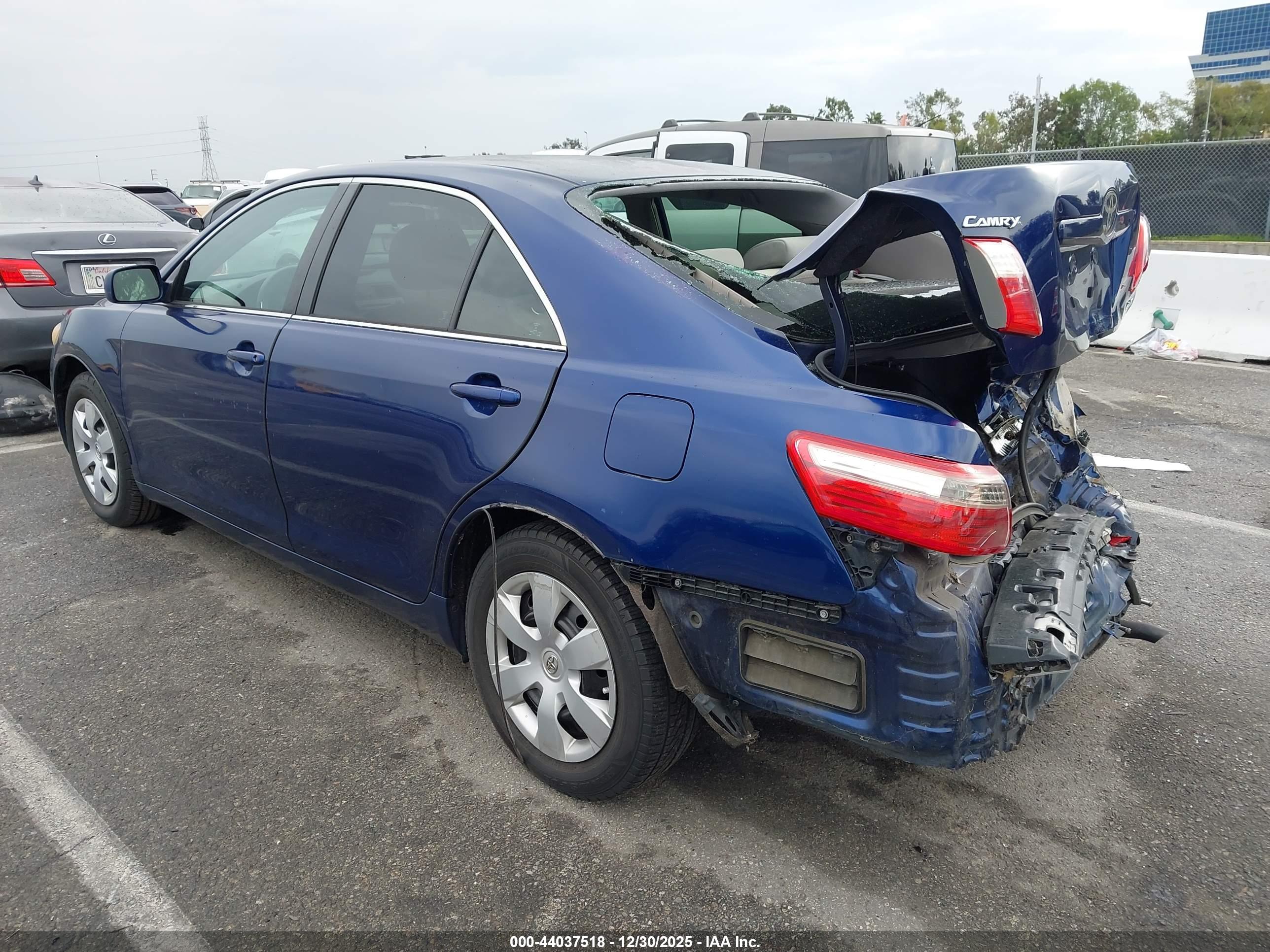 TOYOTA CAMRY image 3
