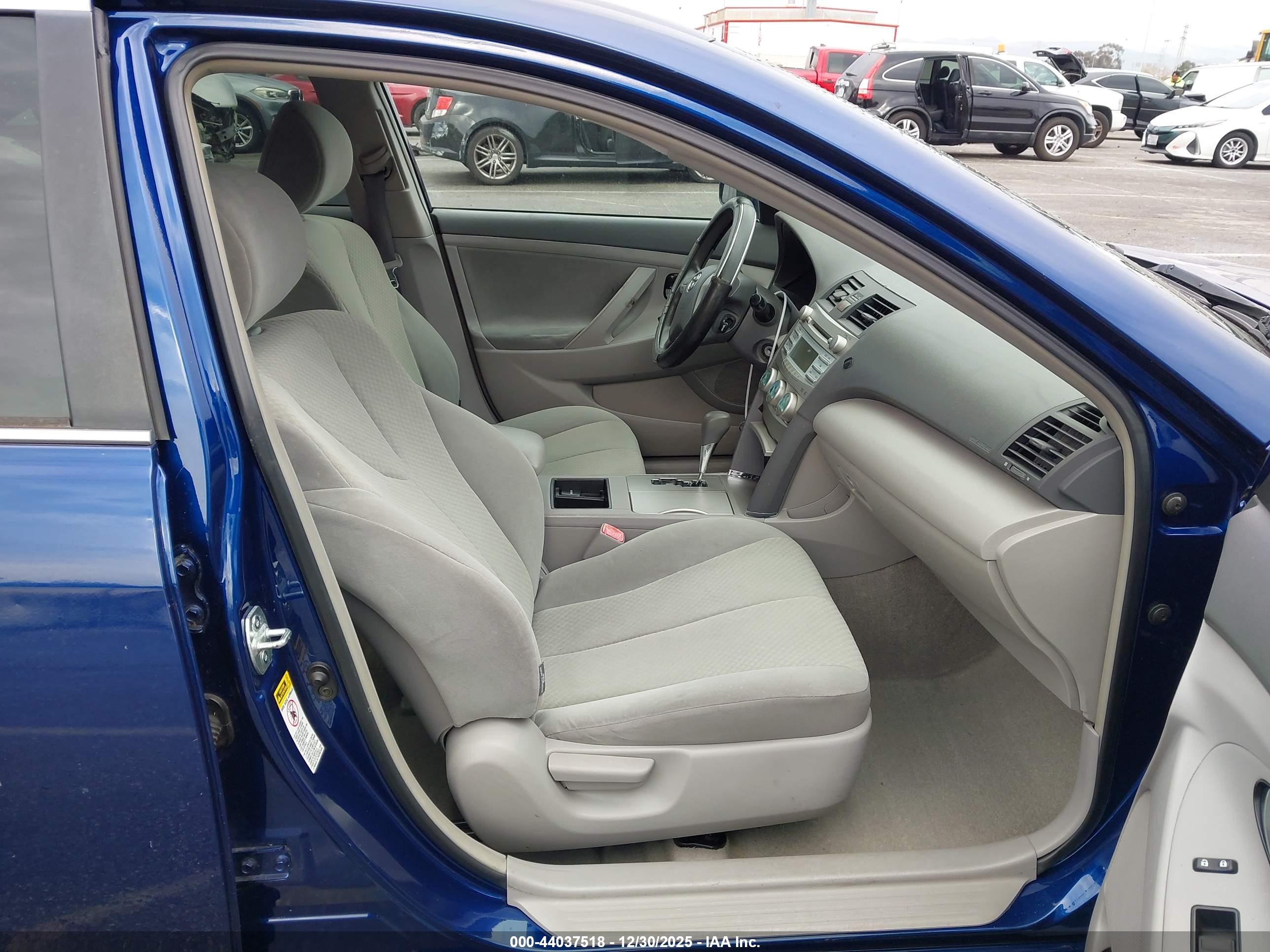 TOYOTA CAMRY image 5