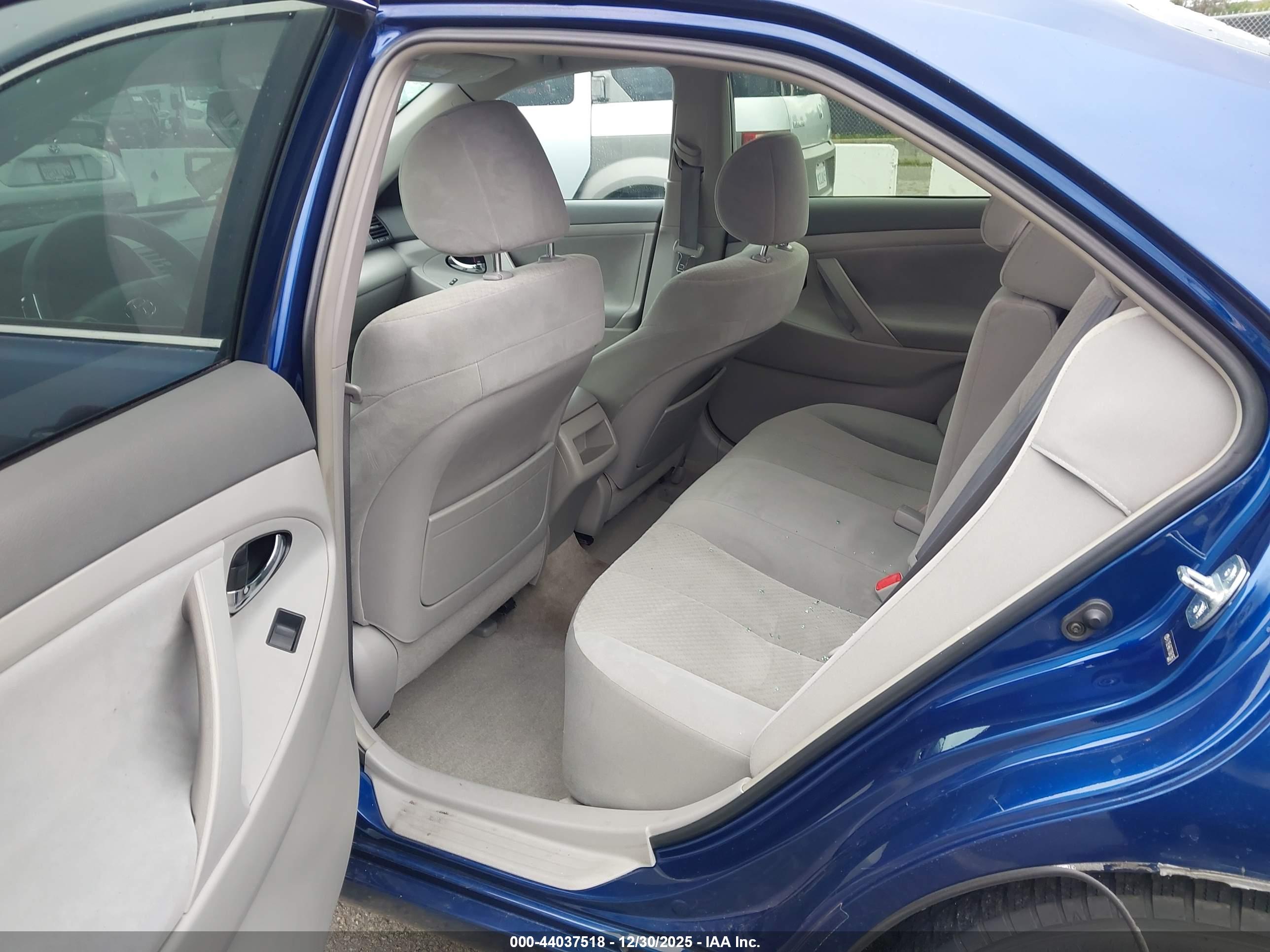 TOYOTA CAMRY image 8