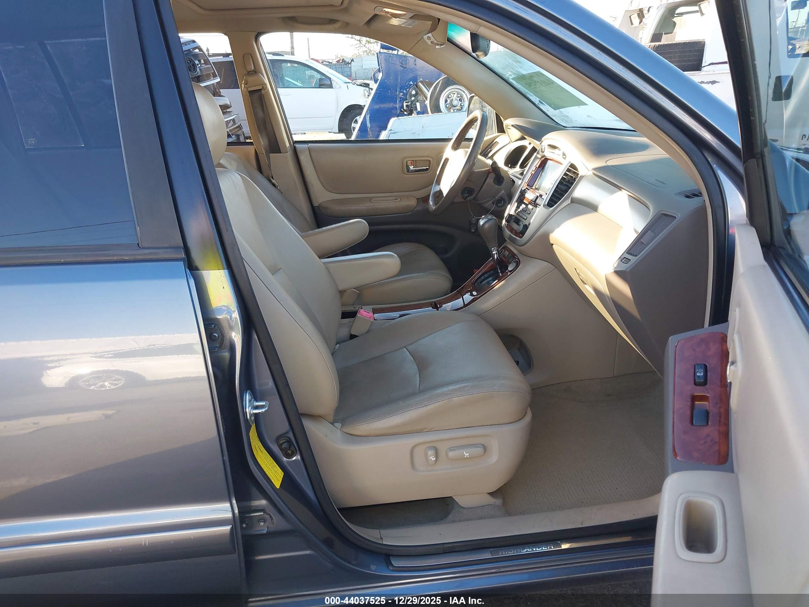 TOYOTA HIGHLANDER image 5