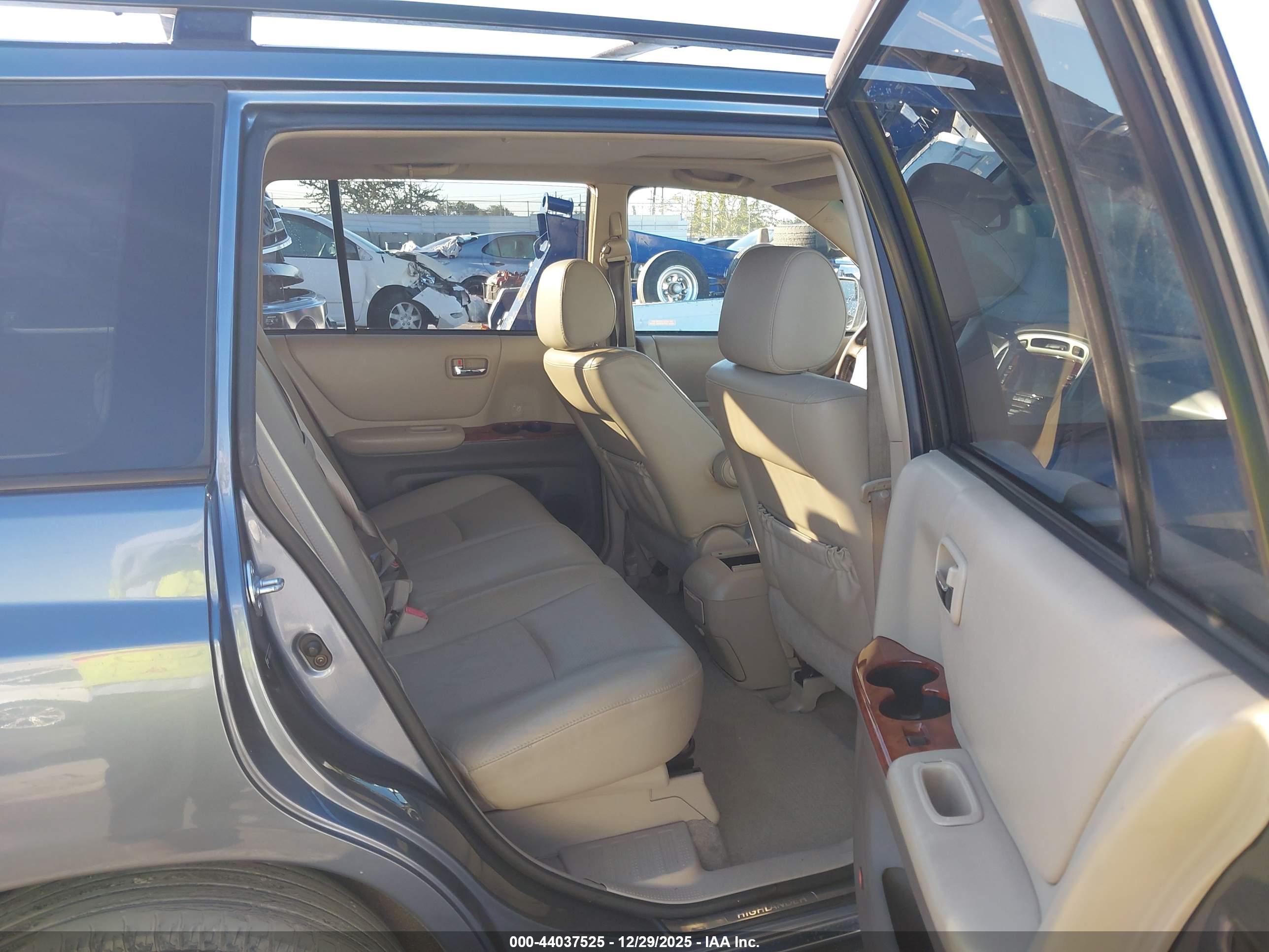 TOYOTA HIGHLANDER image 8