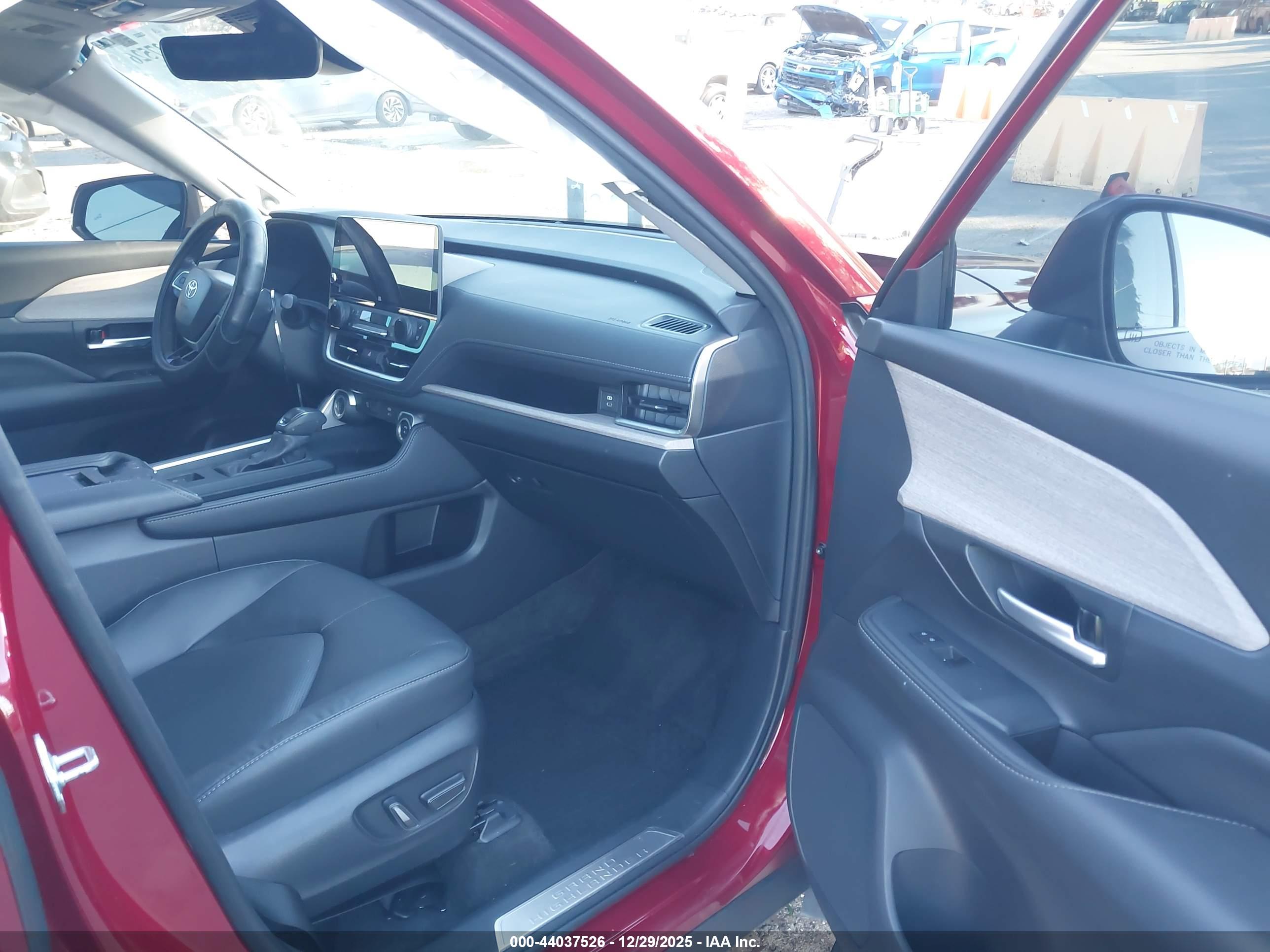 TOYOTA GRAND image 5