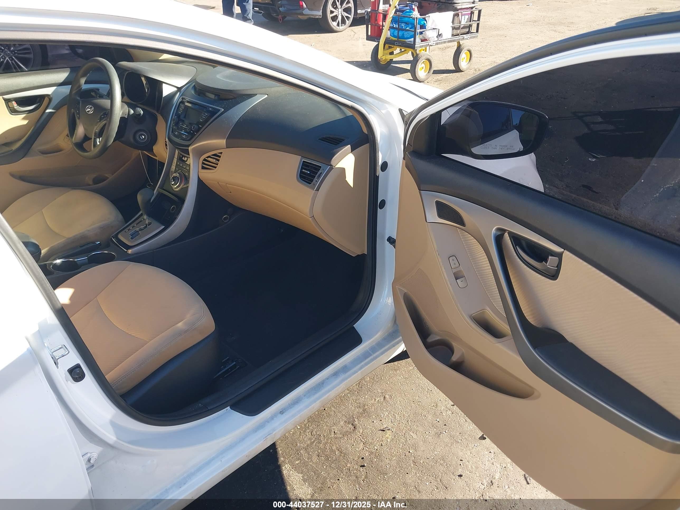 HYUNDAI ELANTRA image 5