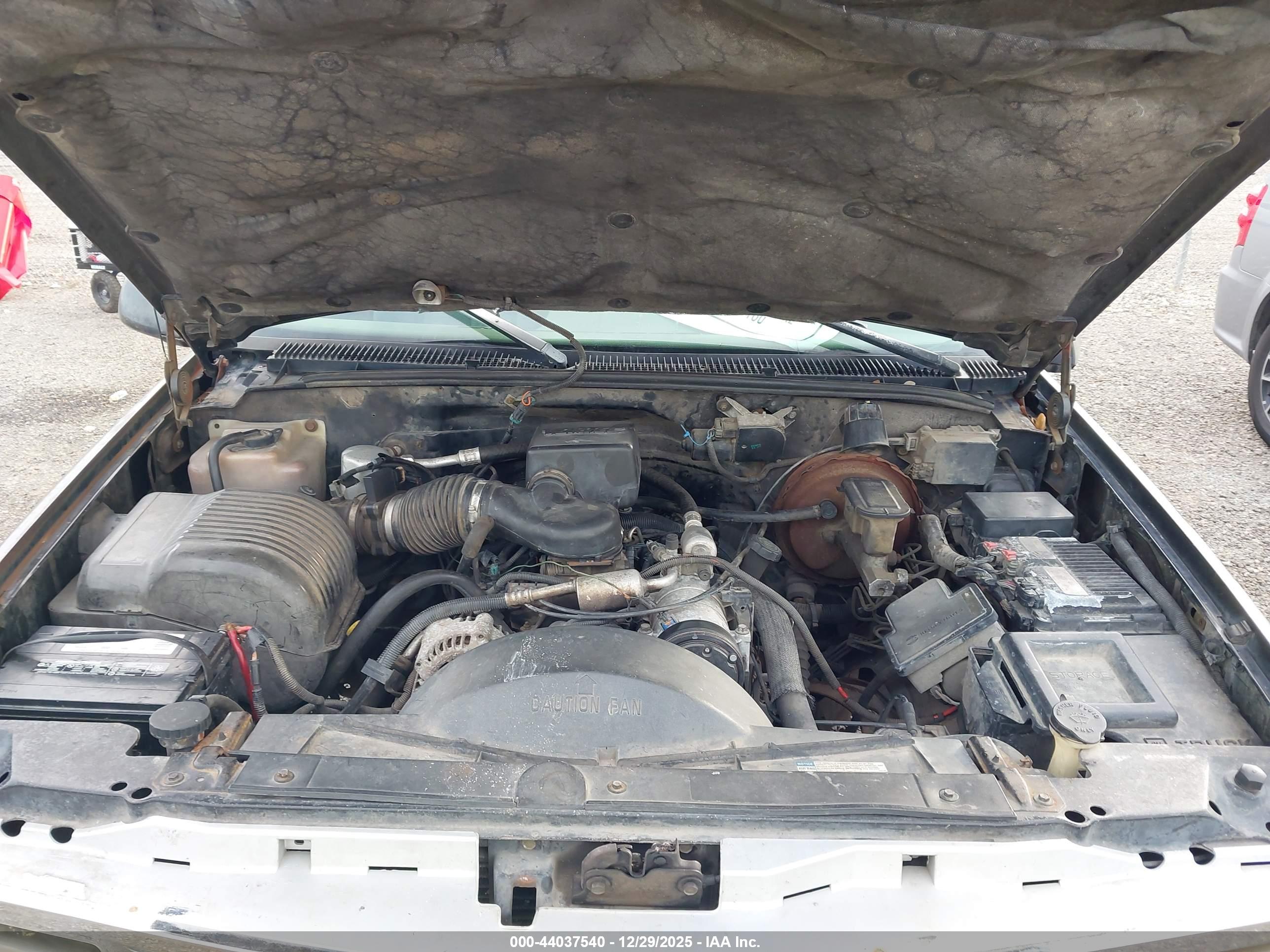 CHEVROLET GMT-400 image 10