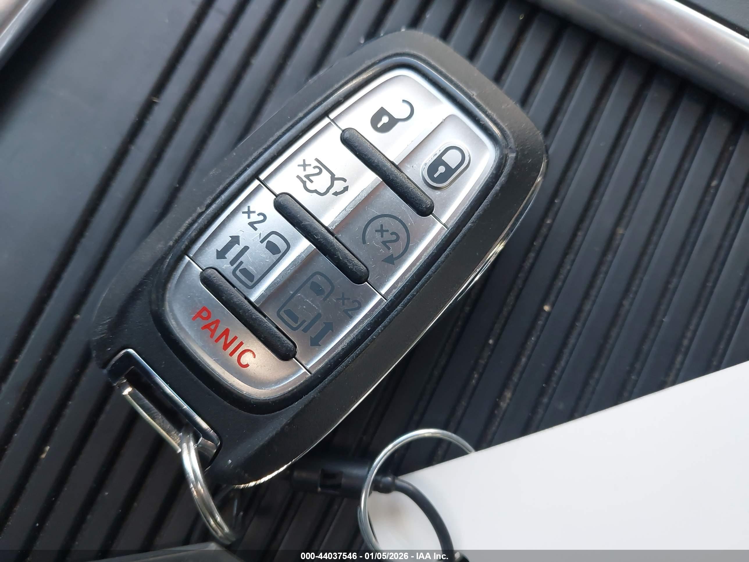 CHRYSLER PACIFICA image 11