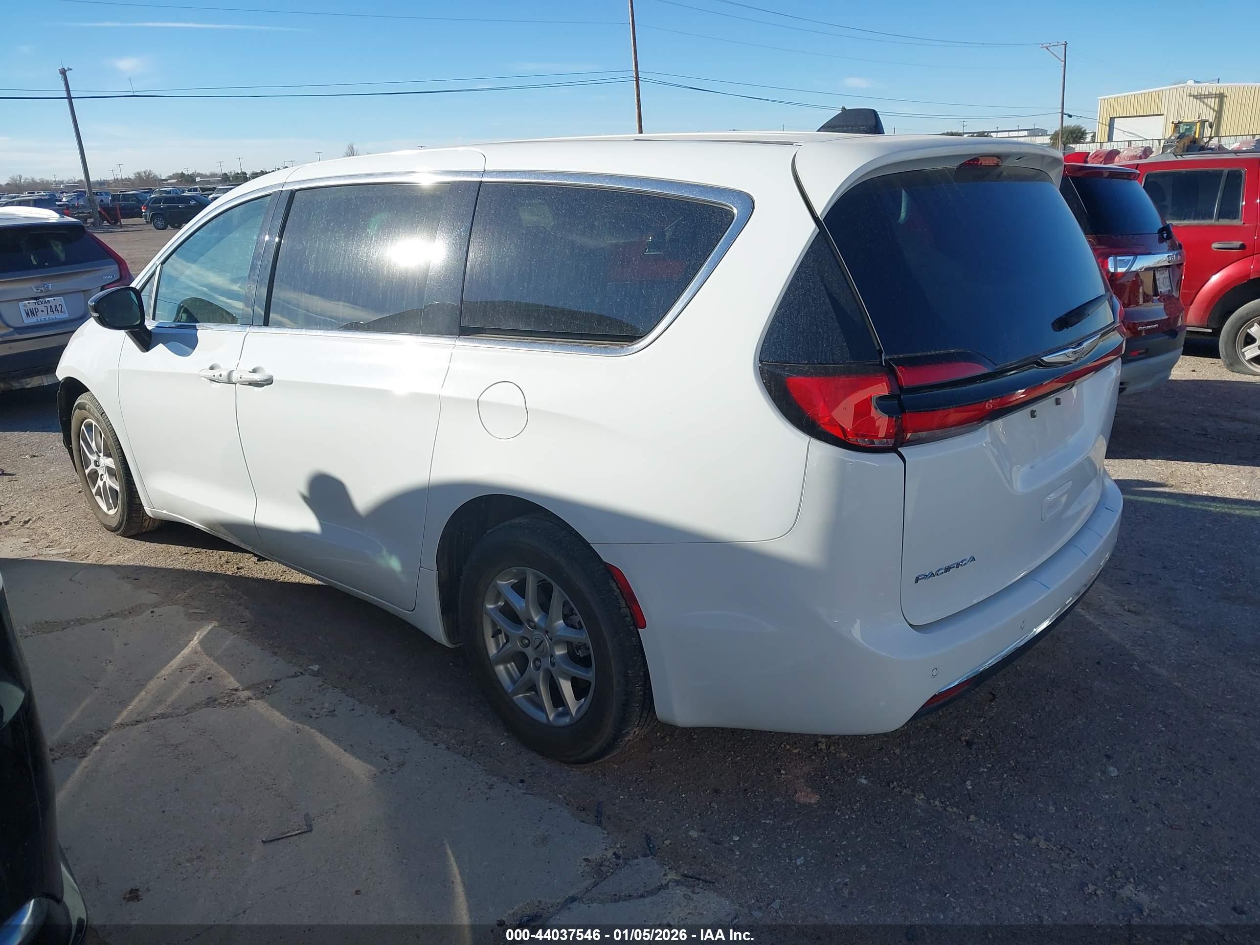 CHRYSLER PACIFICA image 3