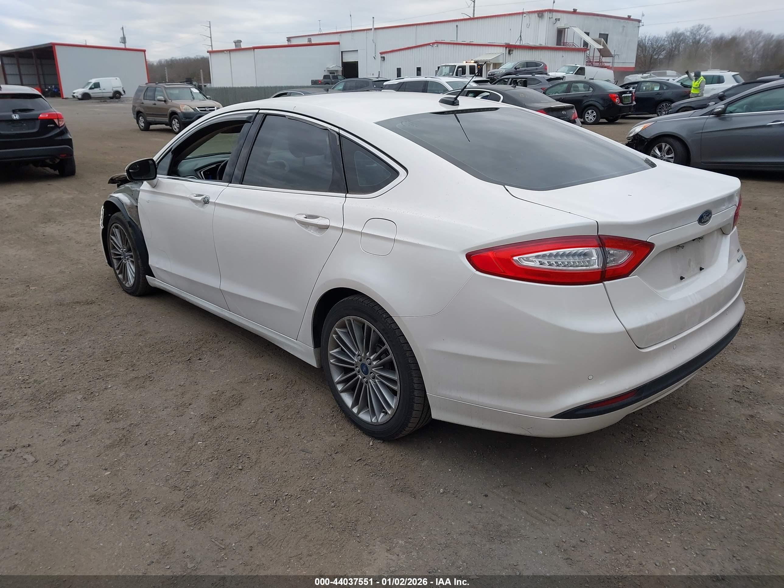 FORD FUSION image 3