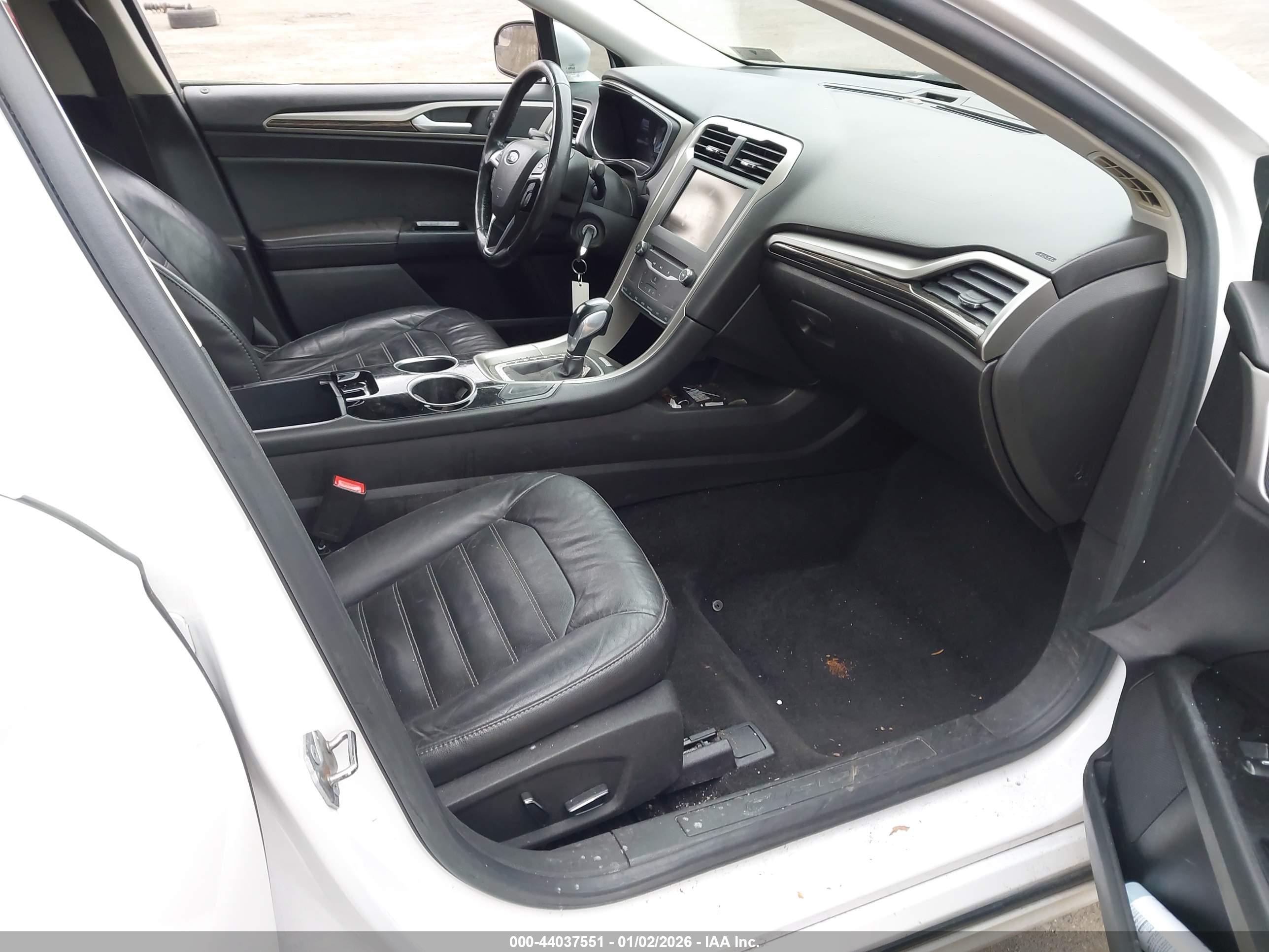 FORD FUSION image 5