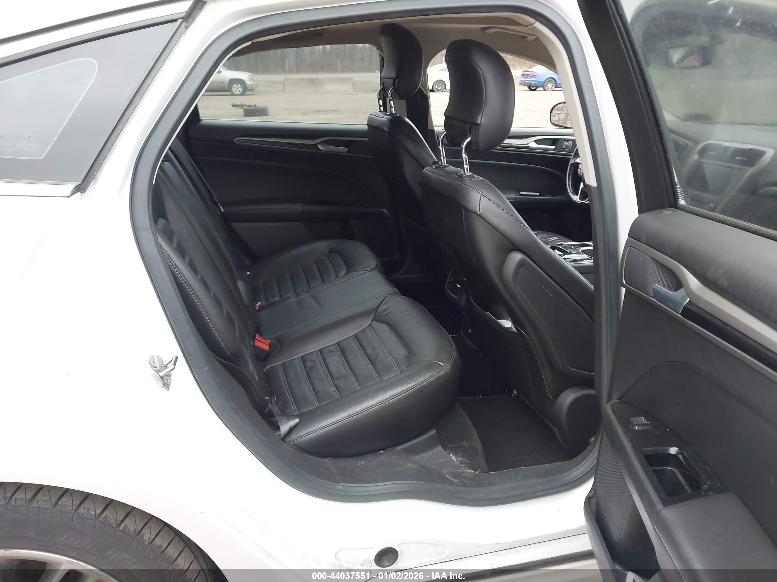 FORD FUSION image 8