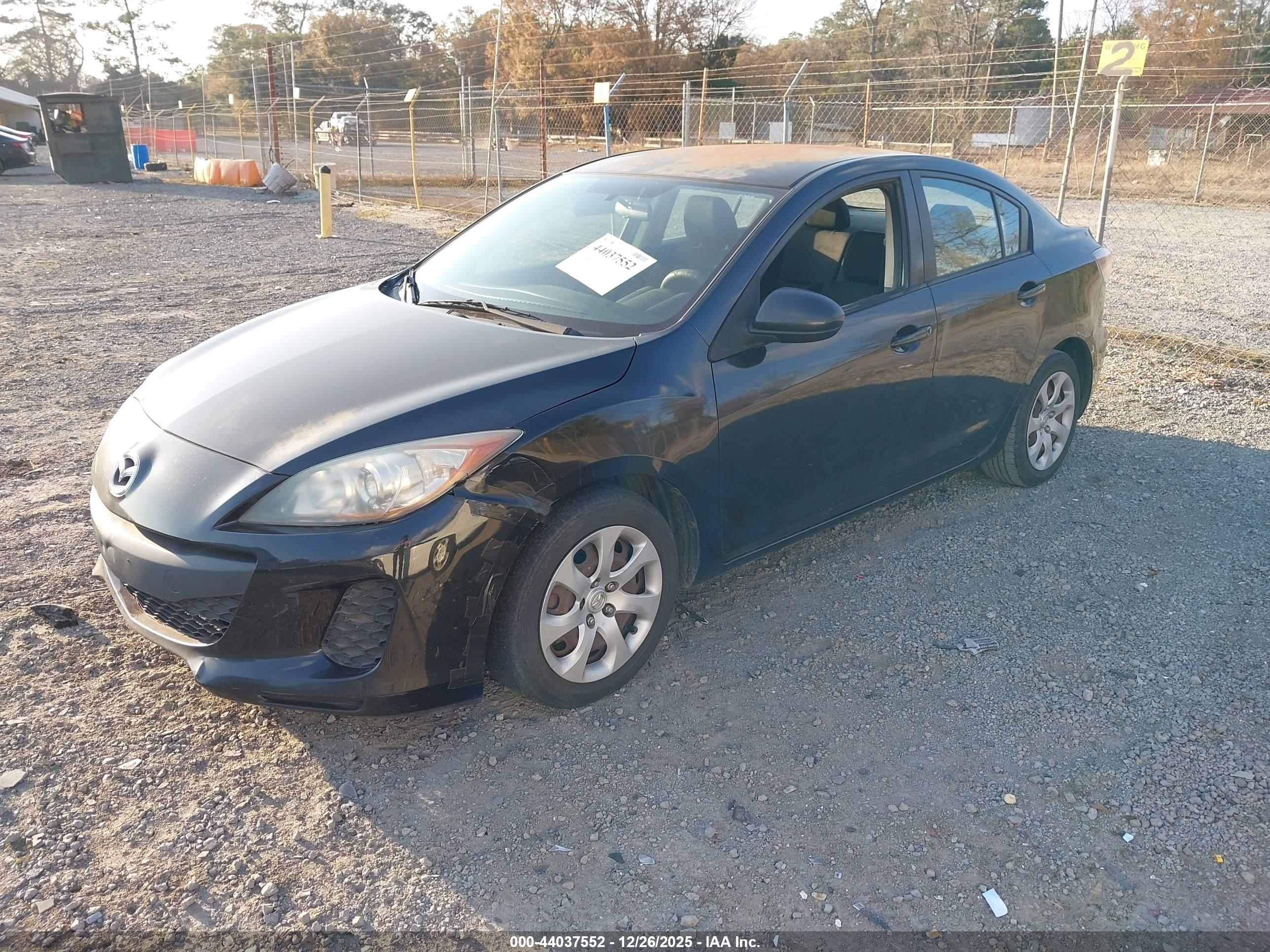 MAZDA MAZDA3 image 2