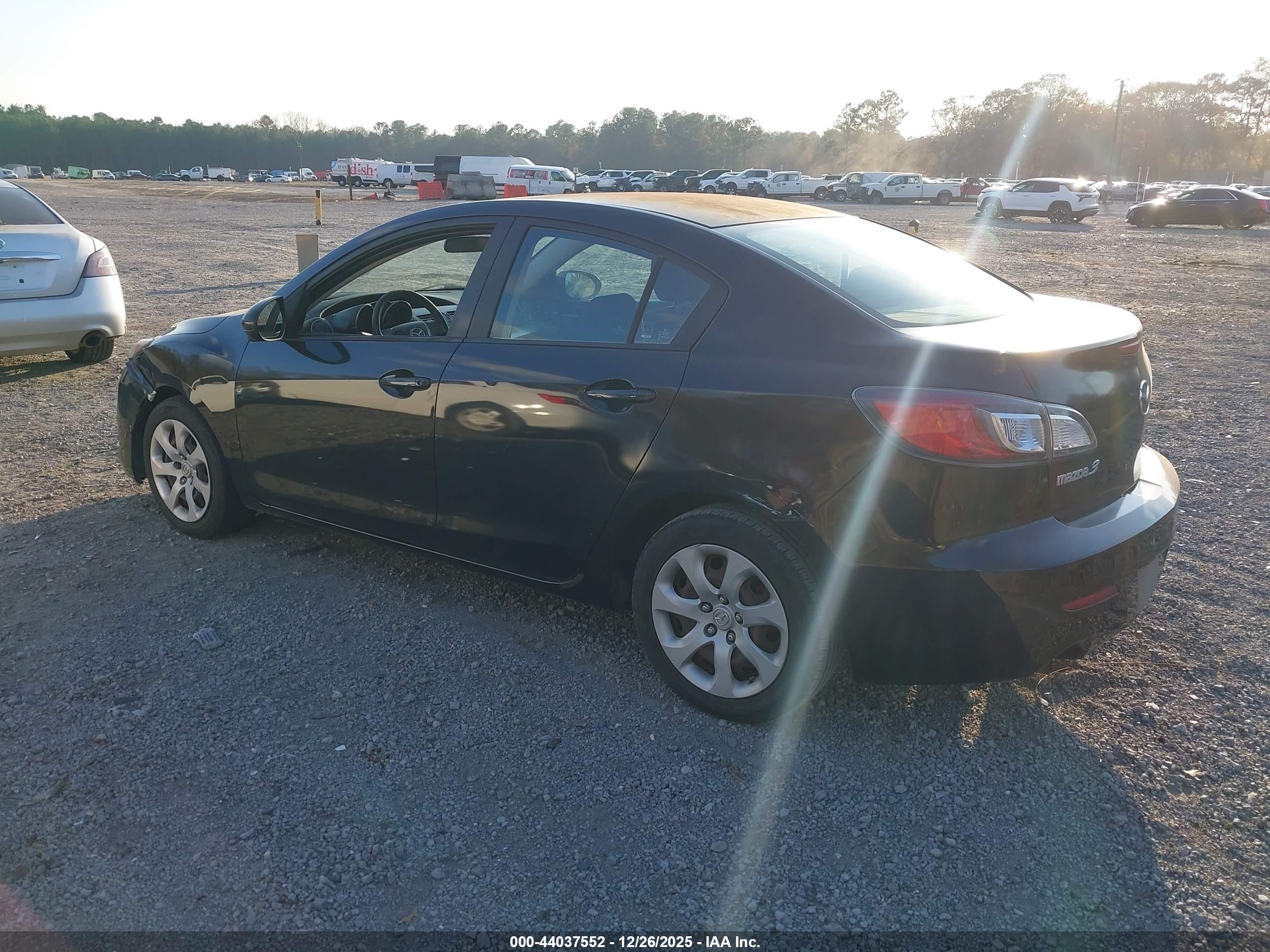 MAZDA MAZDA3 image 3