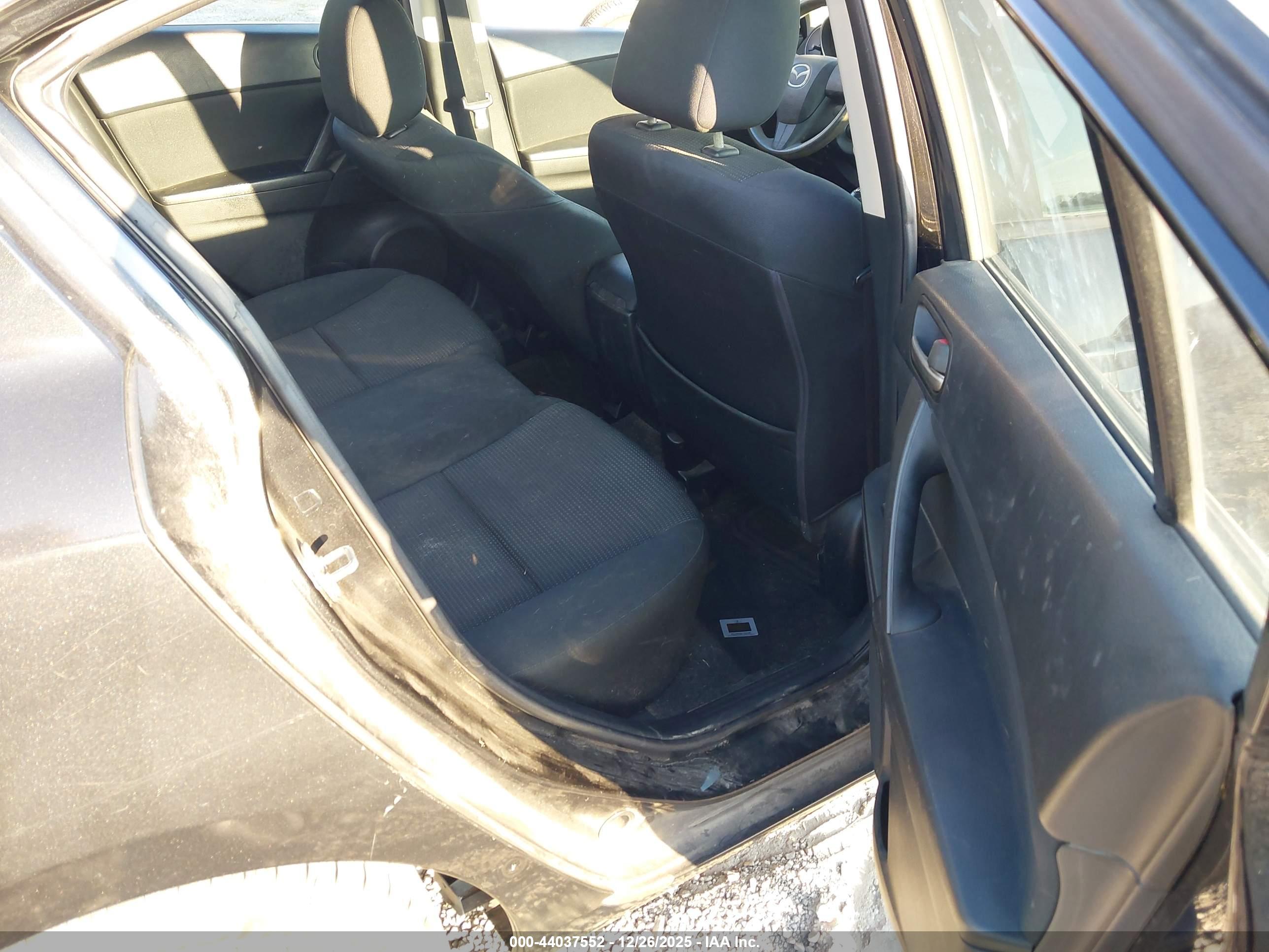 MAZDA MAZDA3 image 8