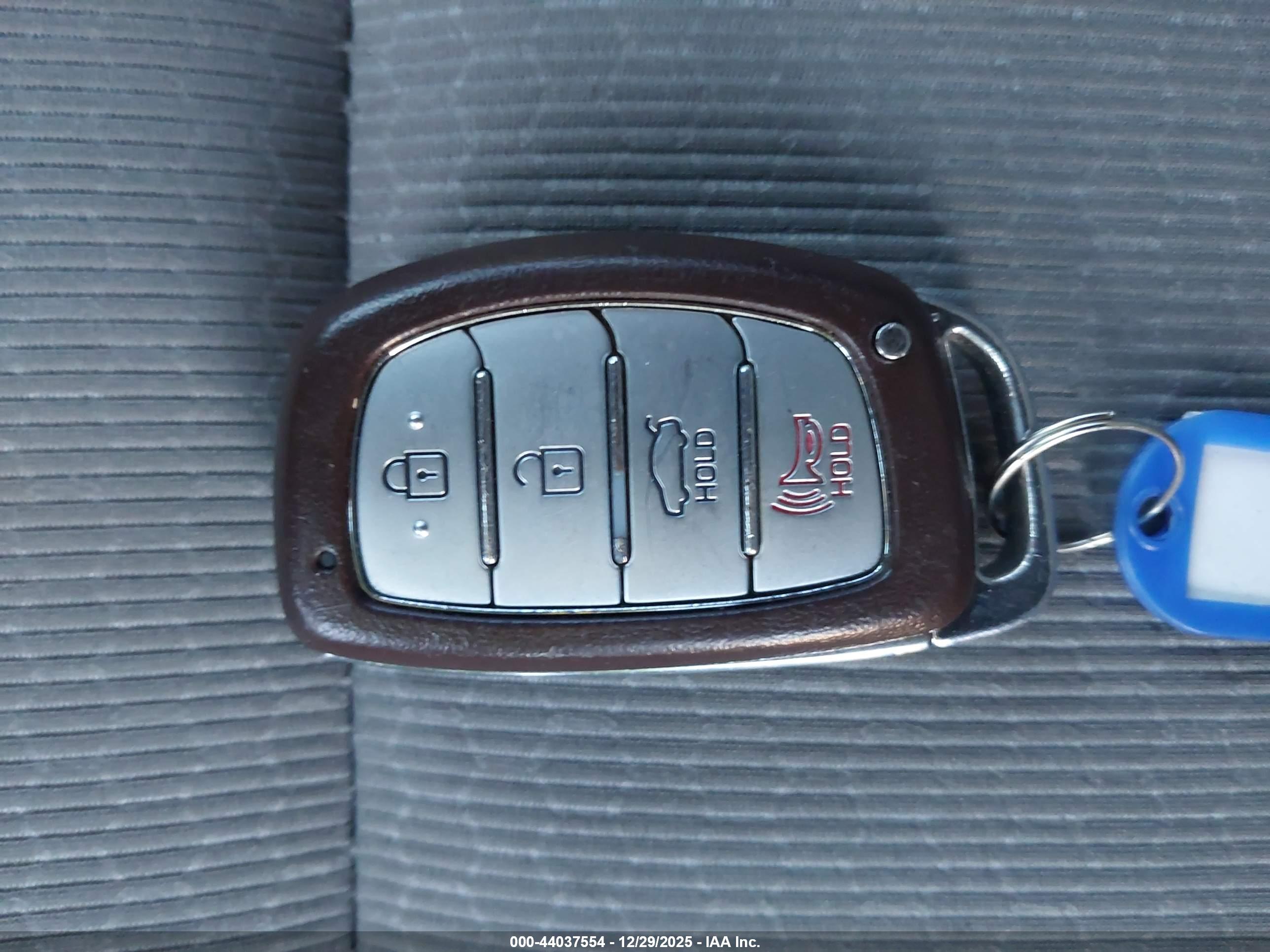 HYUNDAI ELANTRA image 11