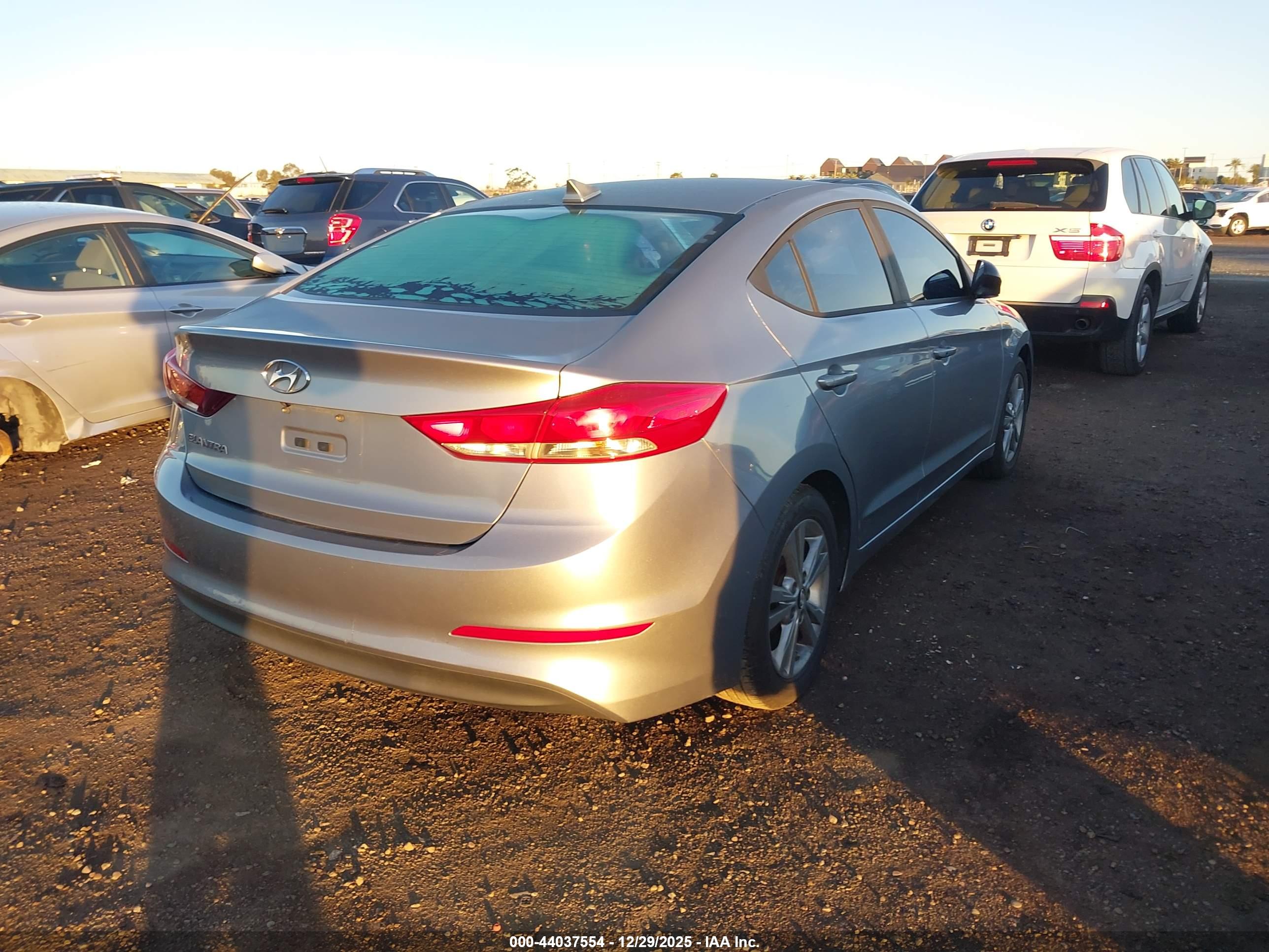 HYUNDAI ELANTRA image 4