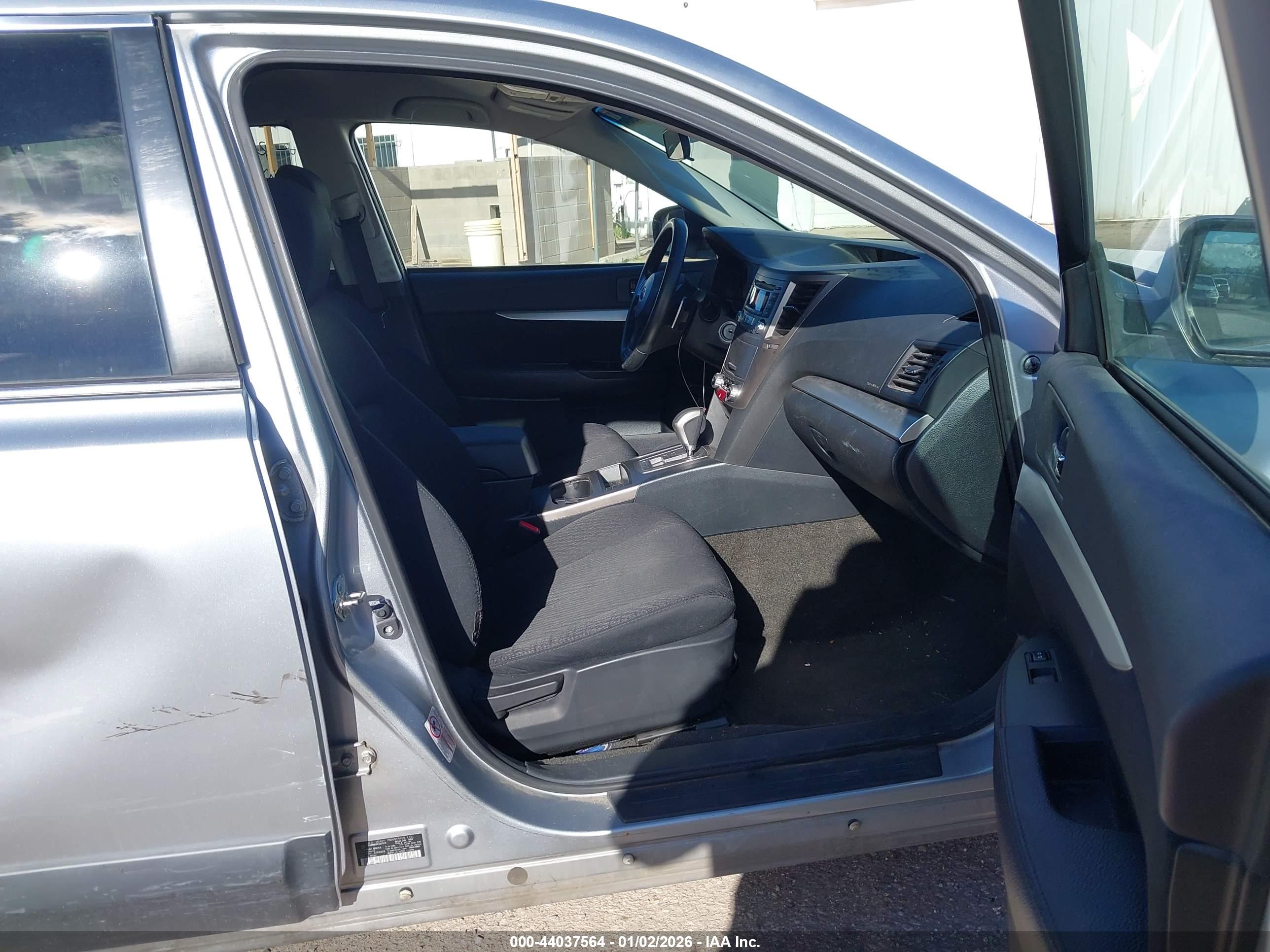 SUBARU OUTBACK image 5