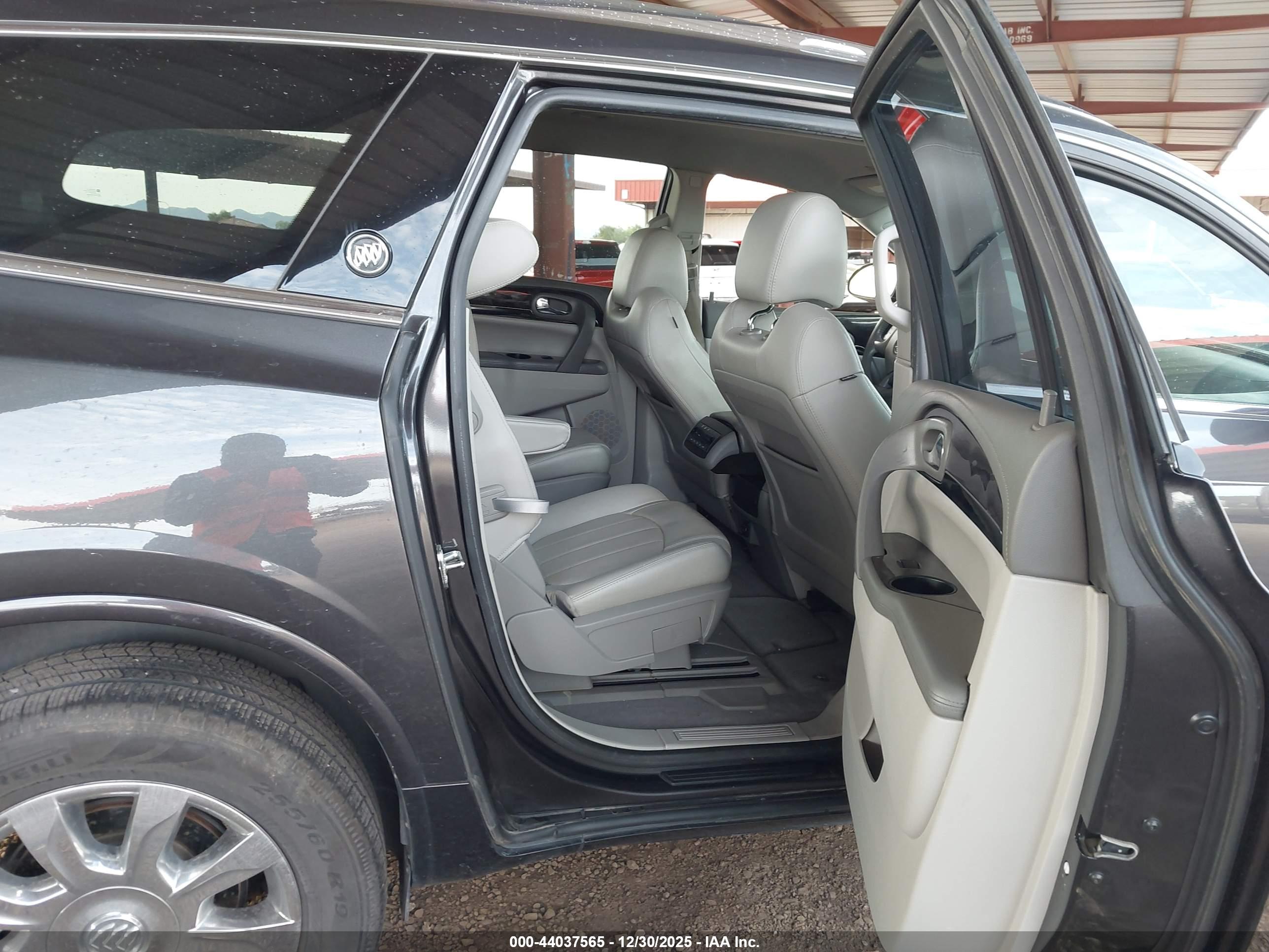 BUICK ENCLAVE image 8