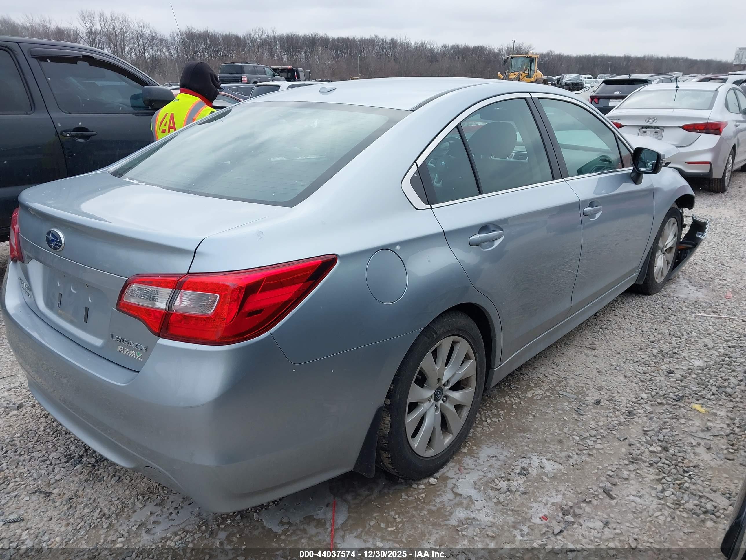 SUBARU LEGACY image 4