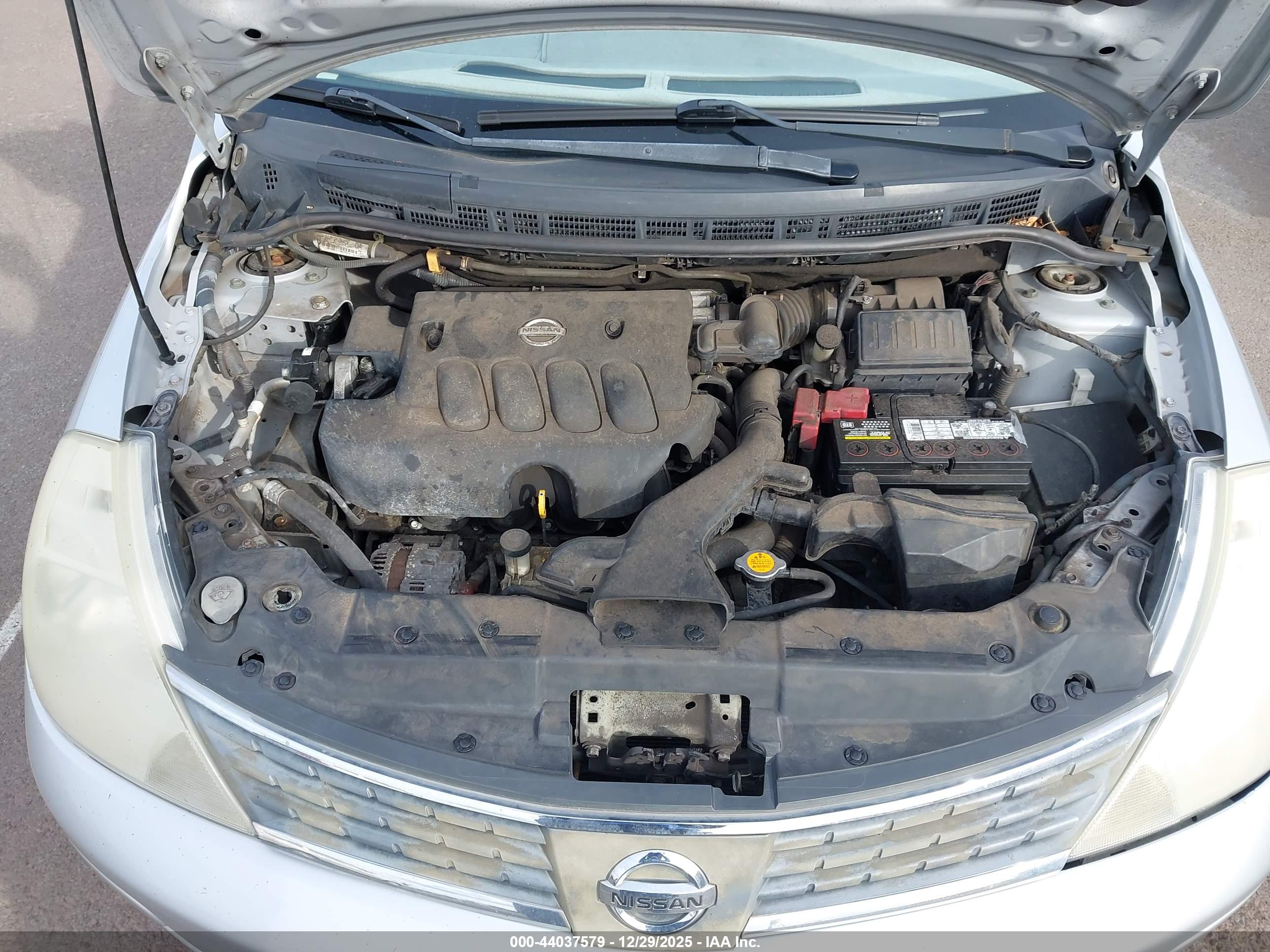 NISSAN VERSA image 10