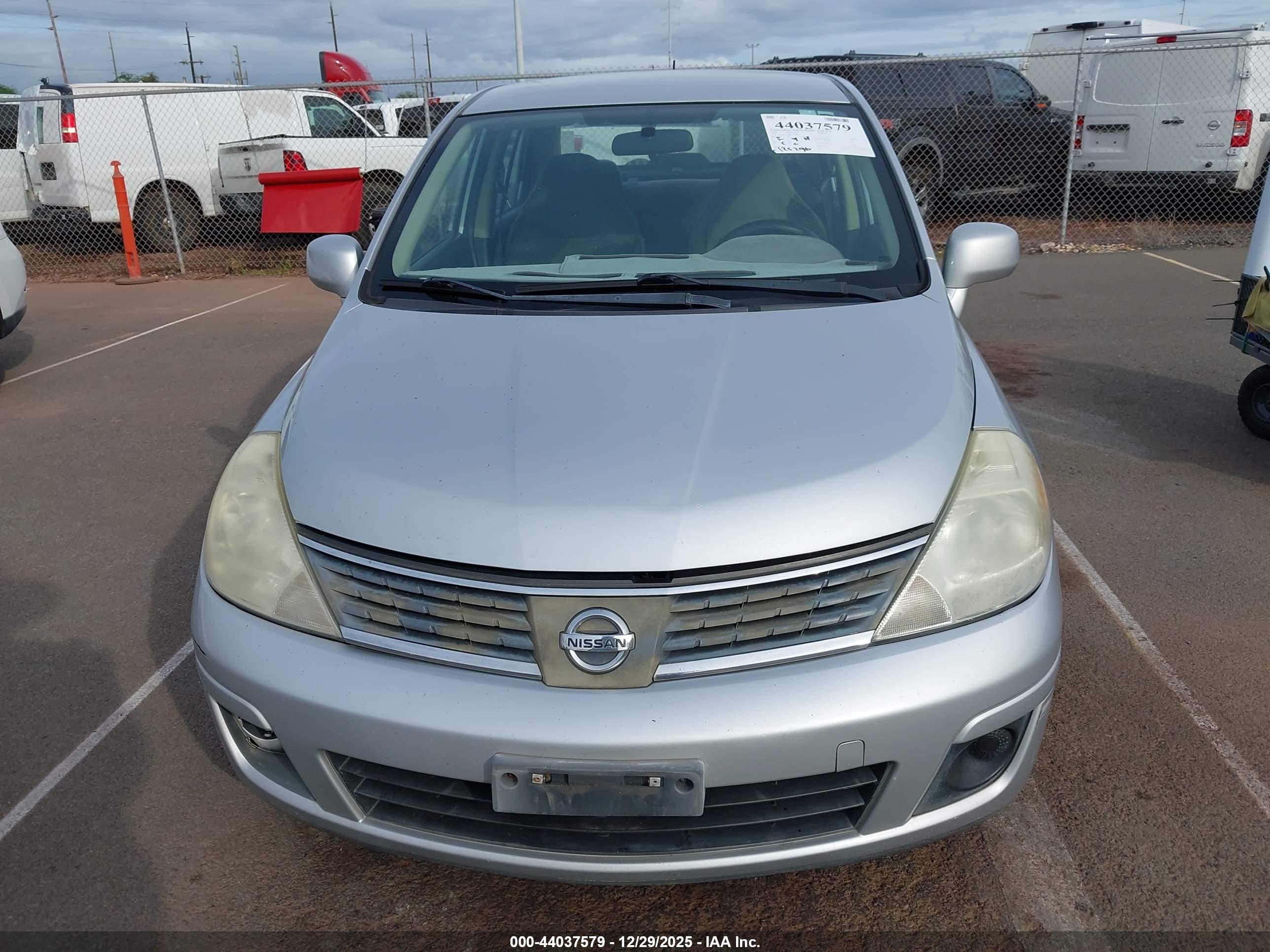 NISSAN VERSA image 6