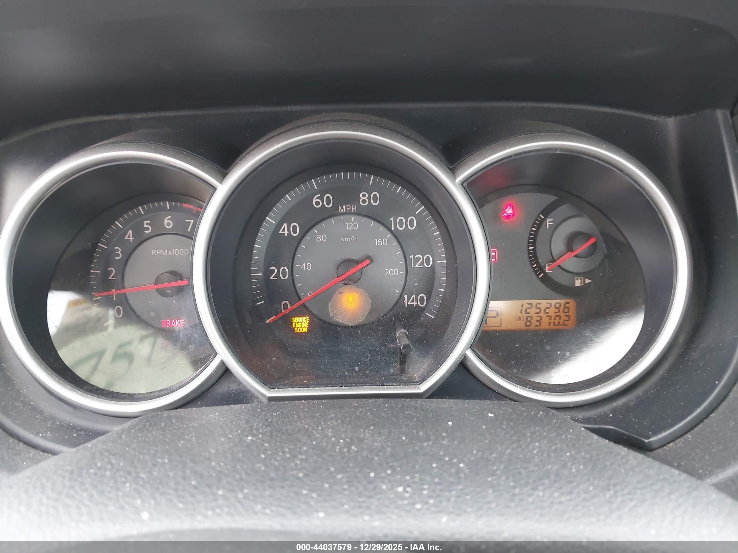 NISSAN VERSA image 7