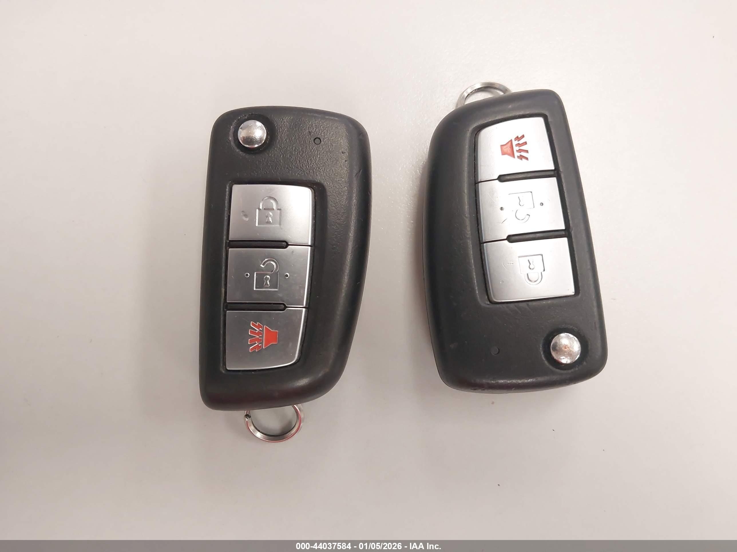 NISSAN ROGUE image 11