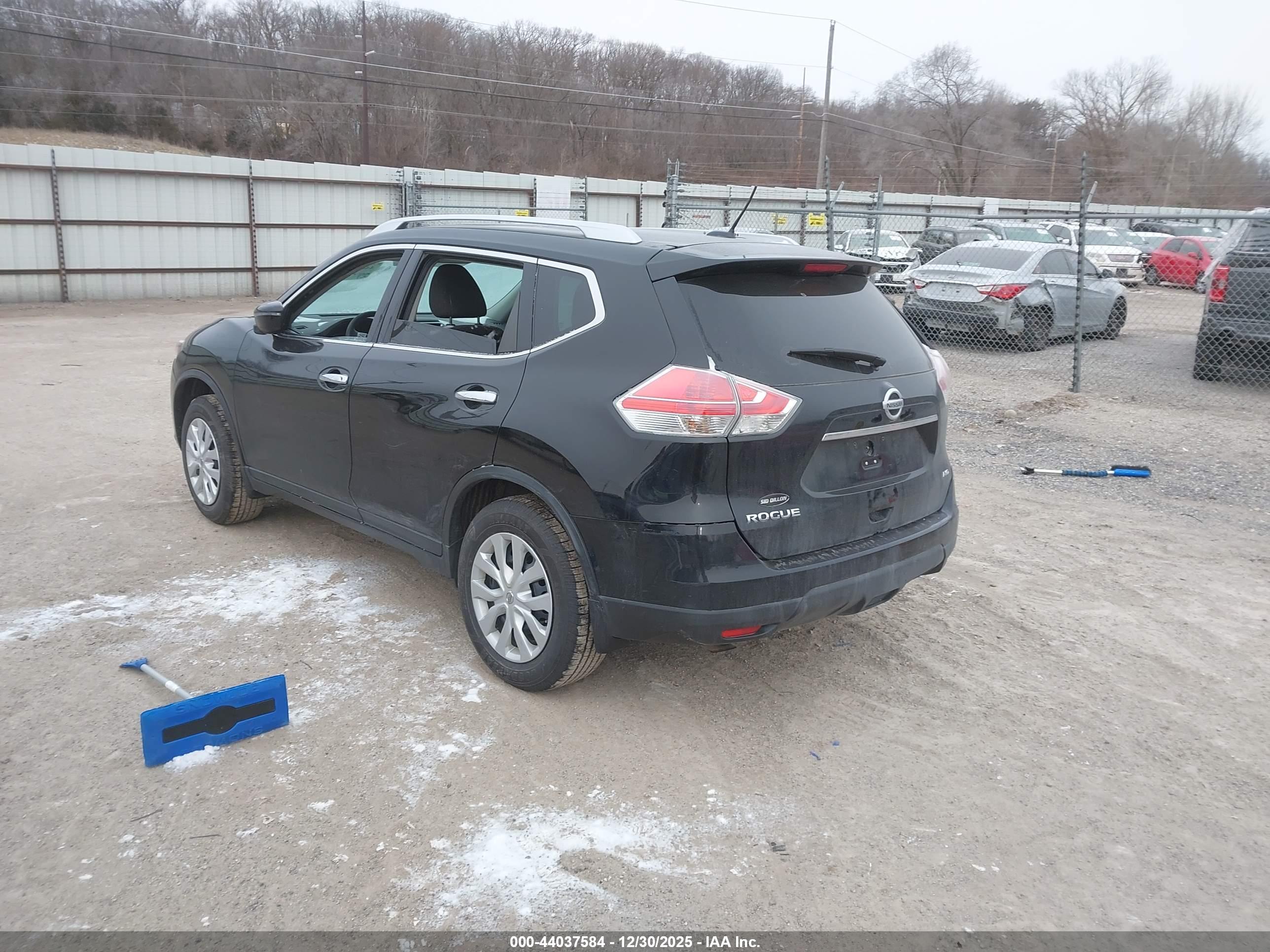 NISSAN ROGUE image 3