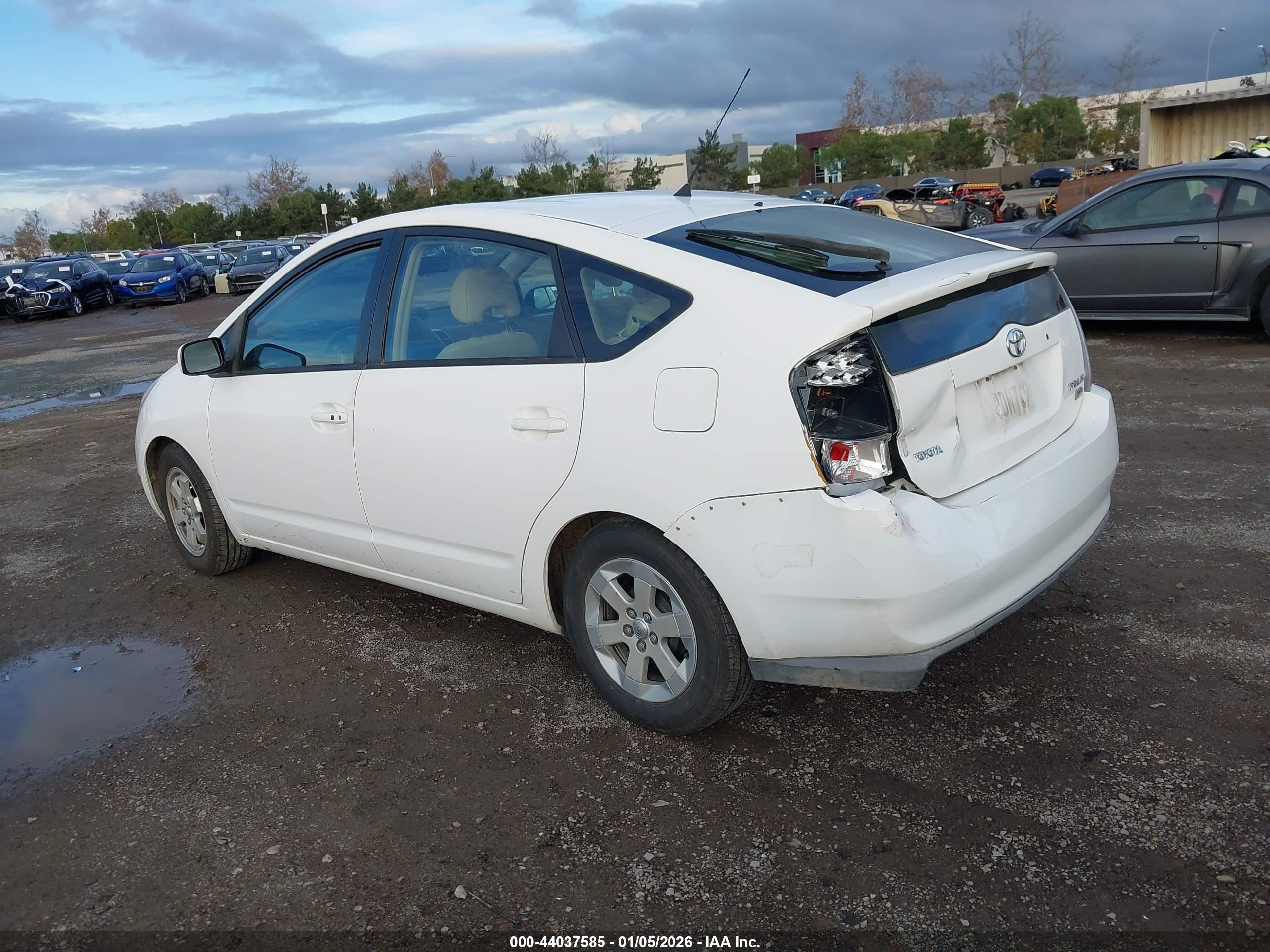 TOYOTA PRIUS image 3