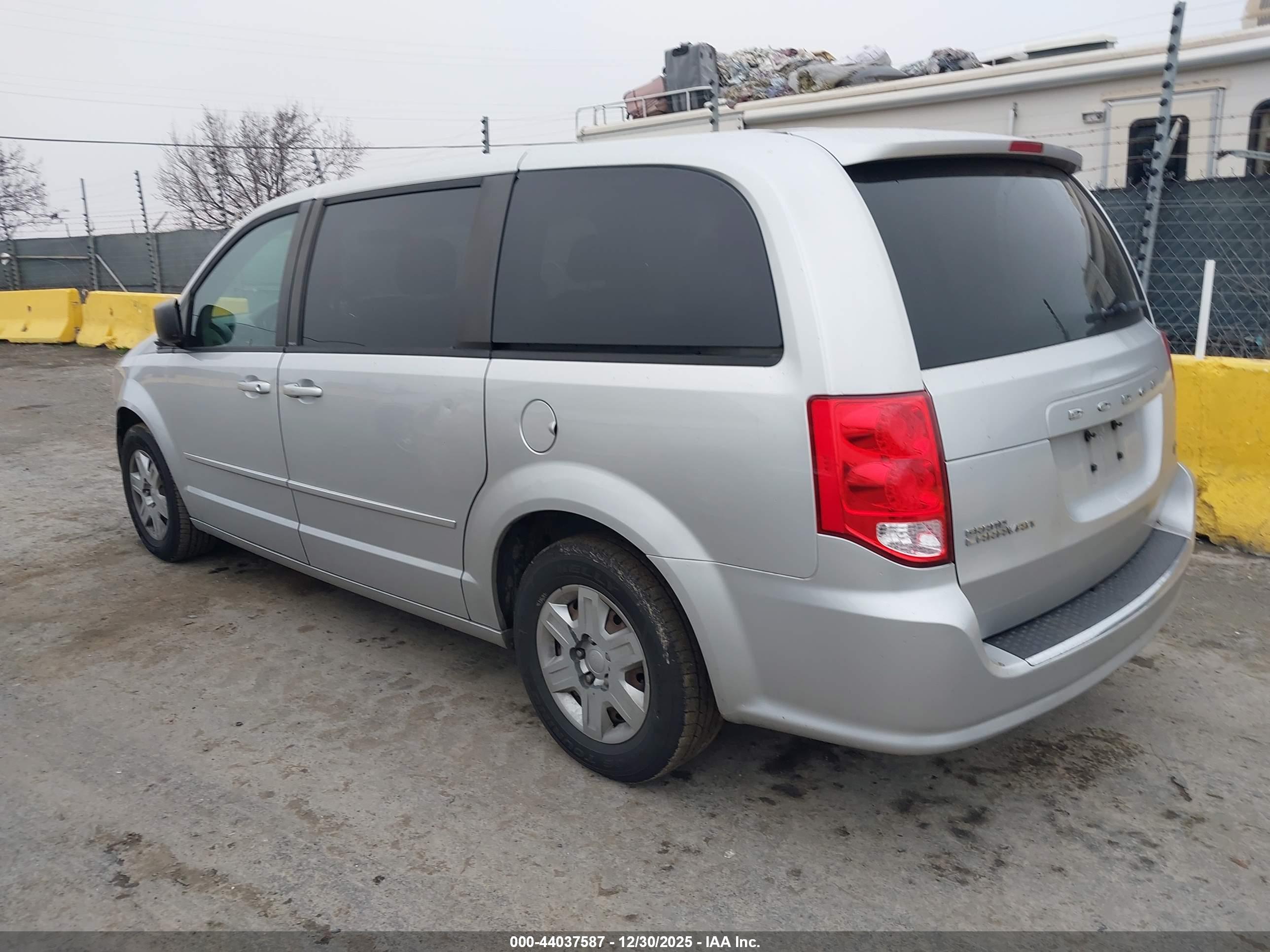 DODGE GRAND image 3