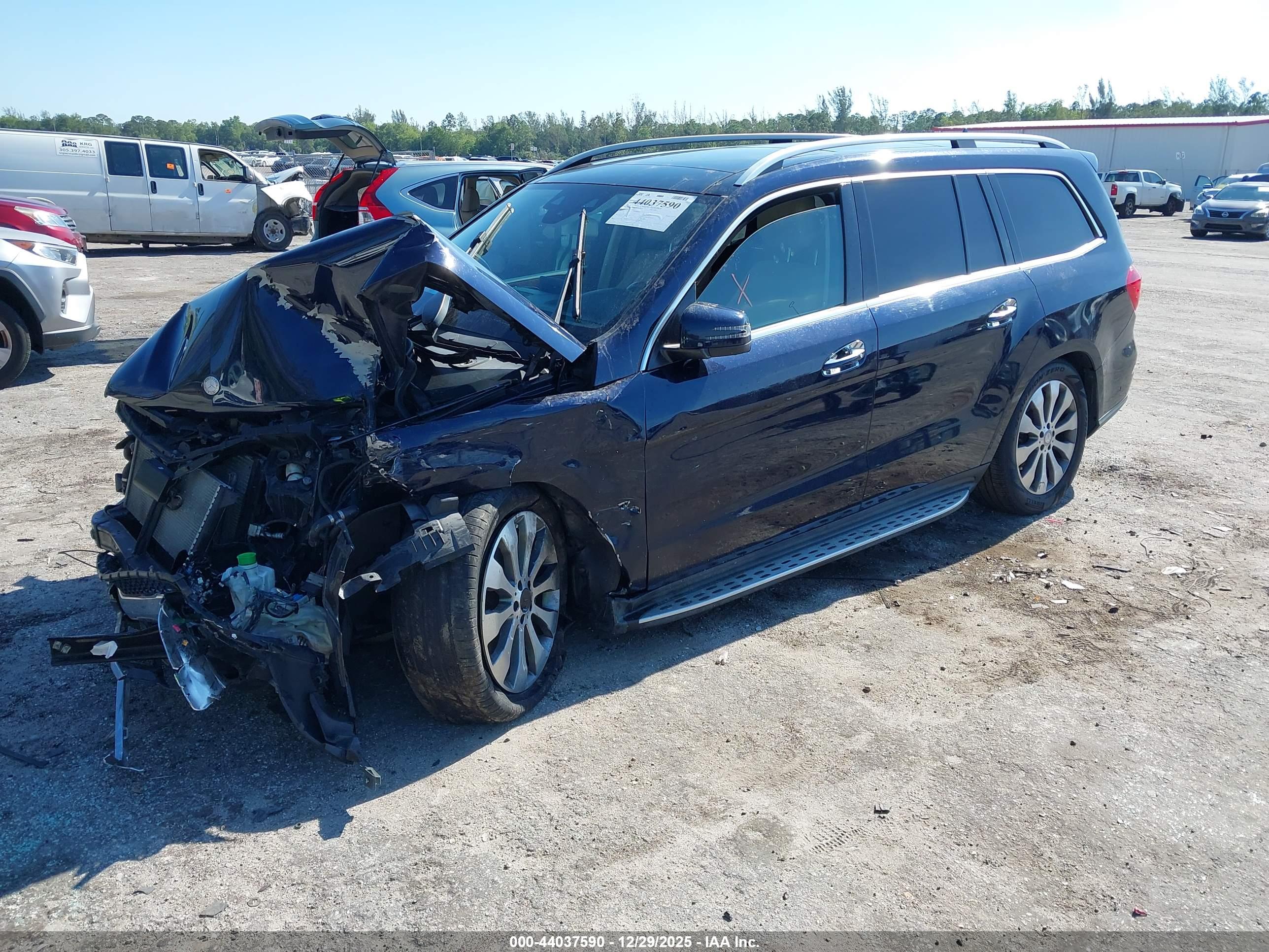 MERCEDES-BENZ GLS image 2