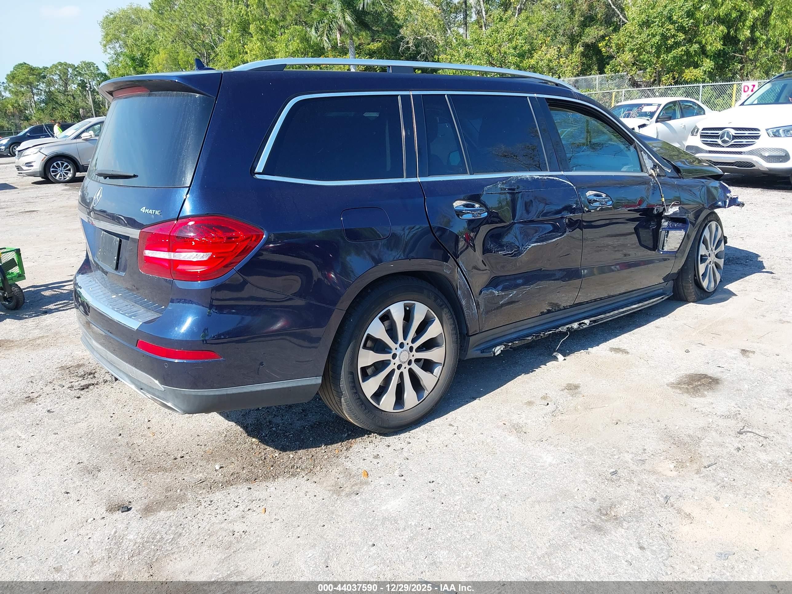 MERCEDES-BENZ GLS image 4