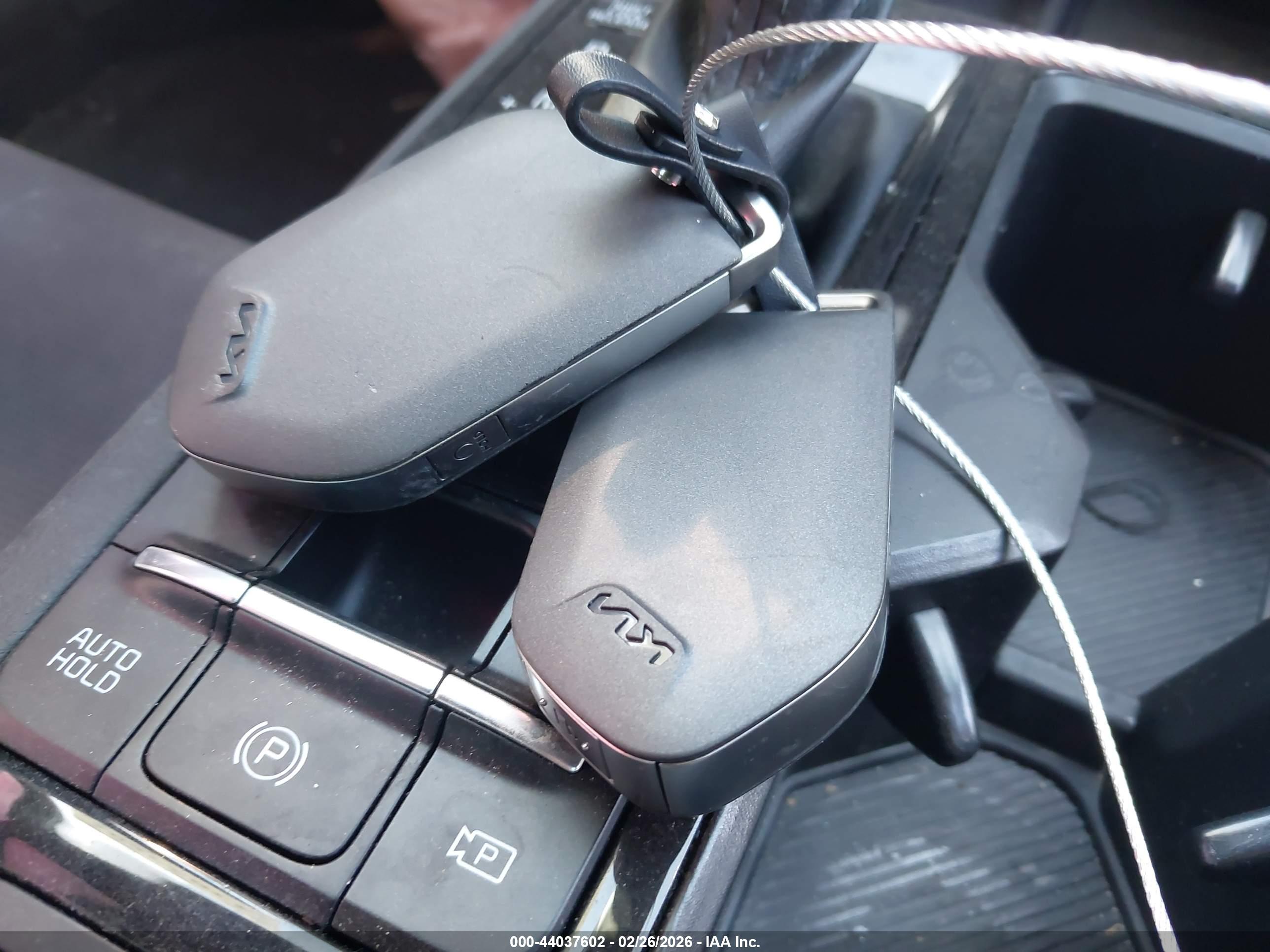 KIA K5 image 11