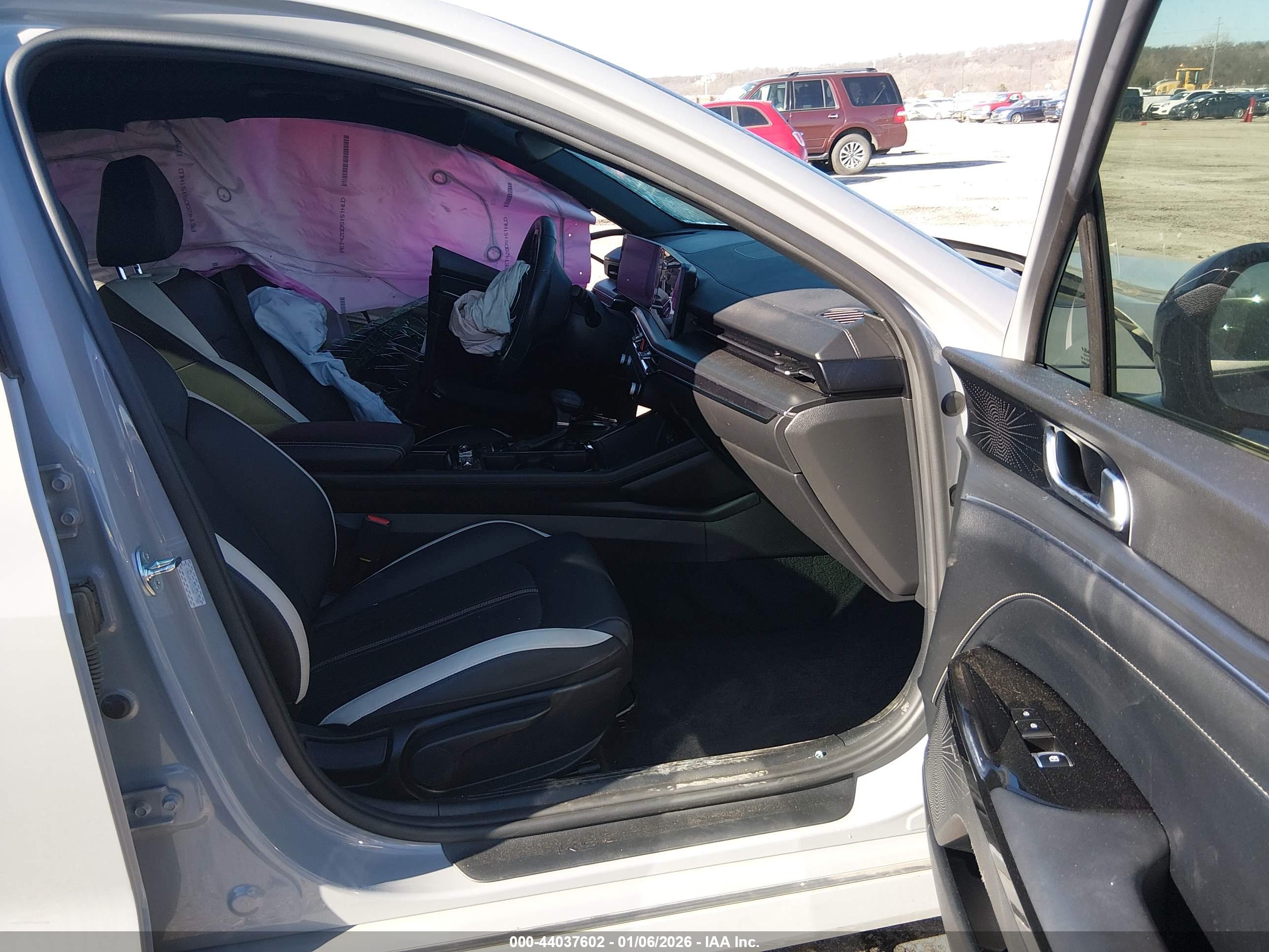 KIA K5 image 5