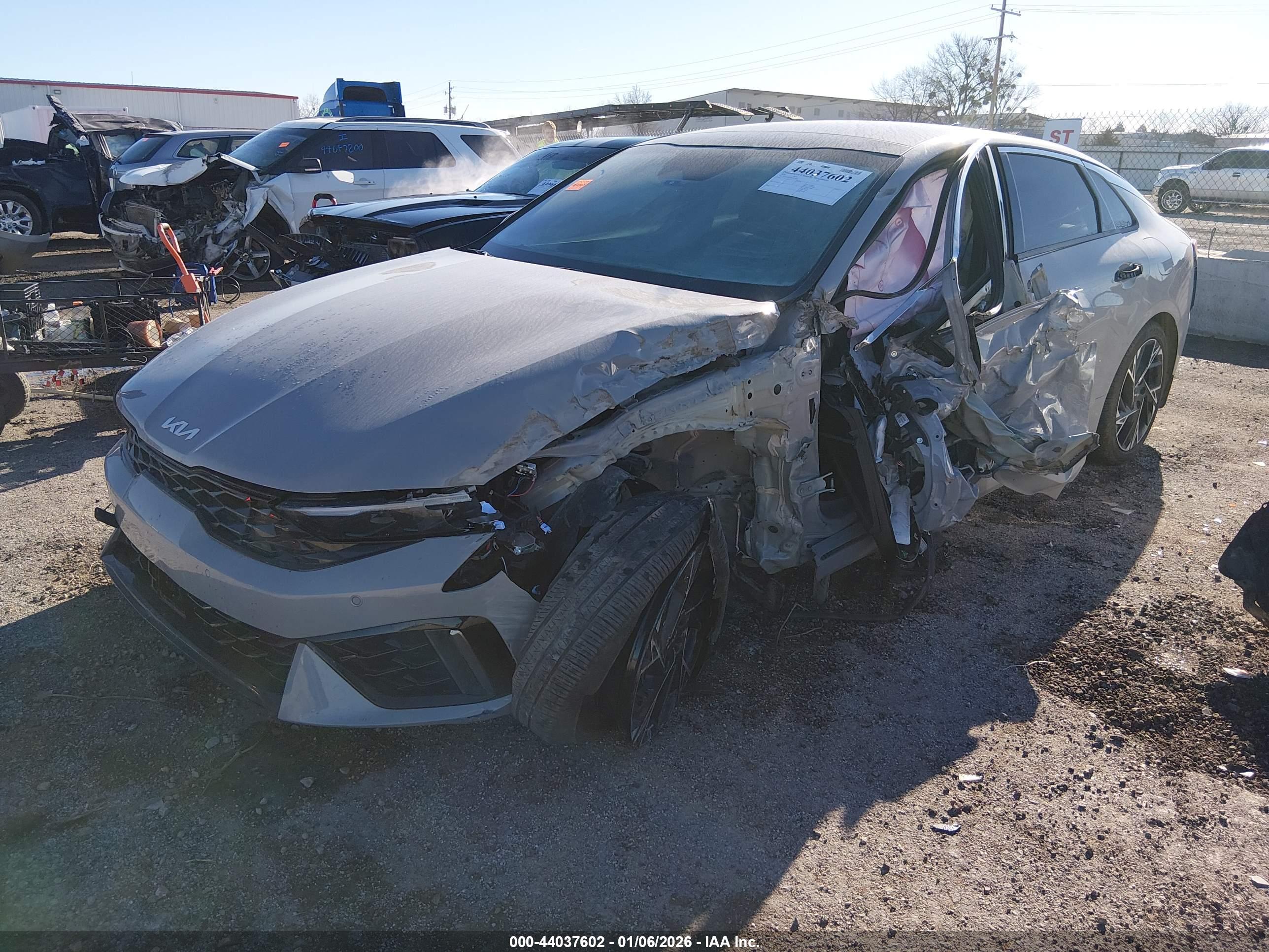 KIA K5 image 6