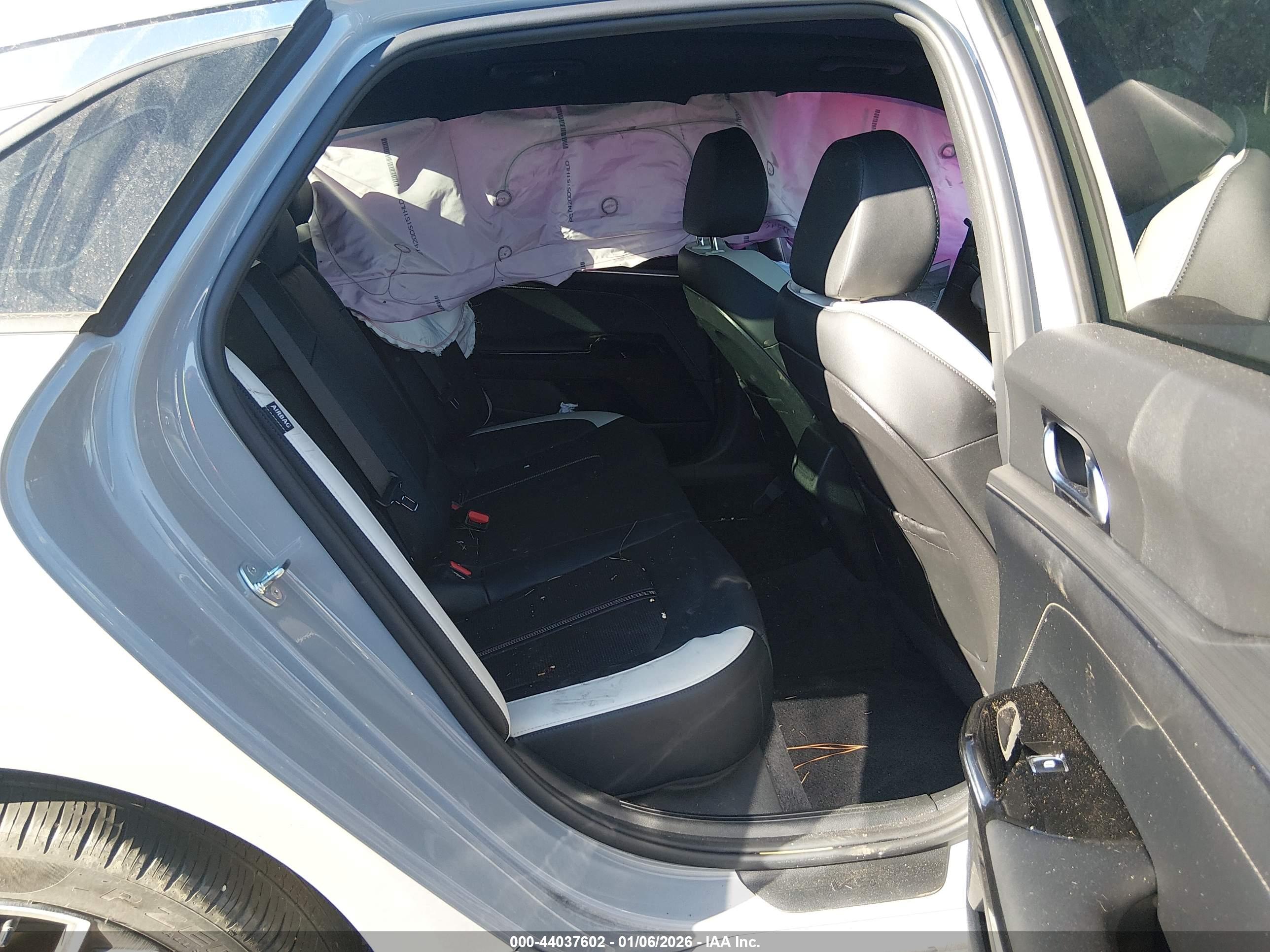 KIA K5 image 8