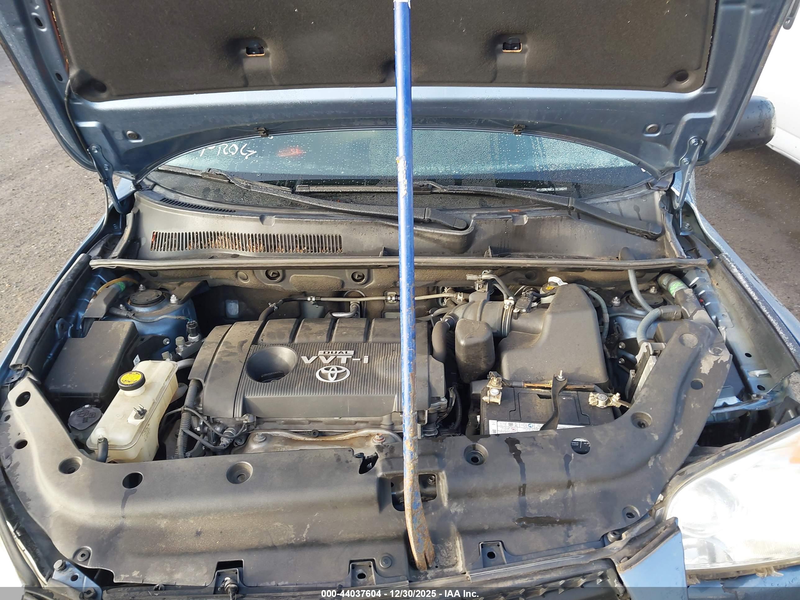 TOYOTA RAV4 image 10