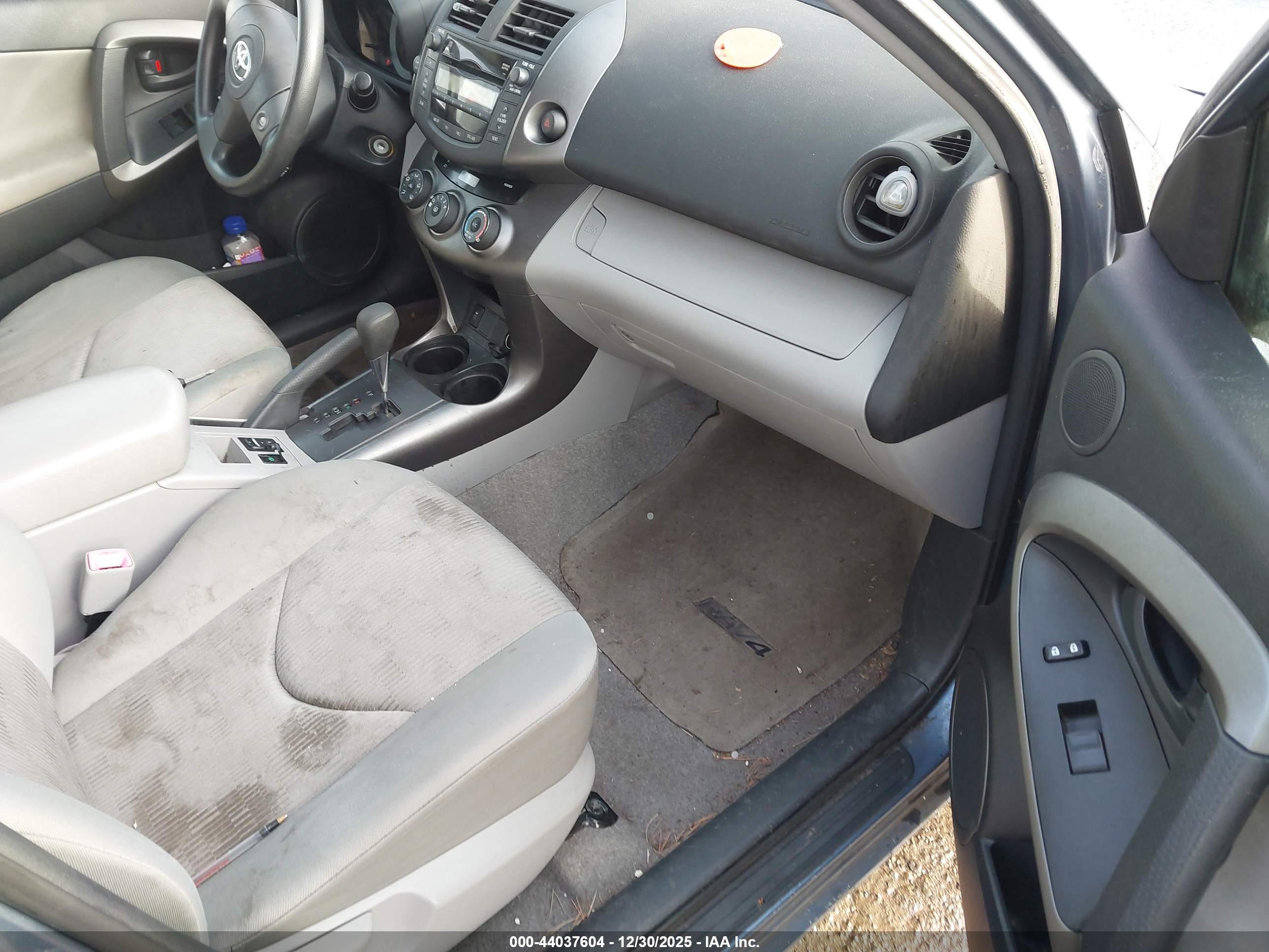 TOYOTA RAV4 image 5