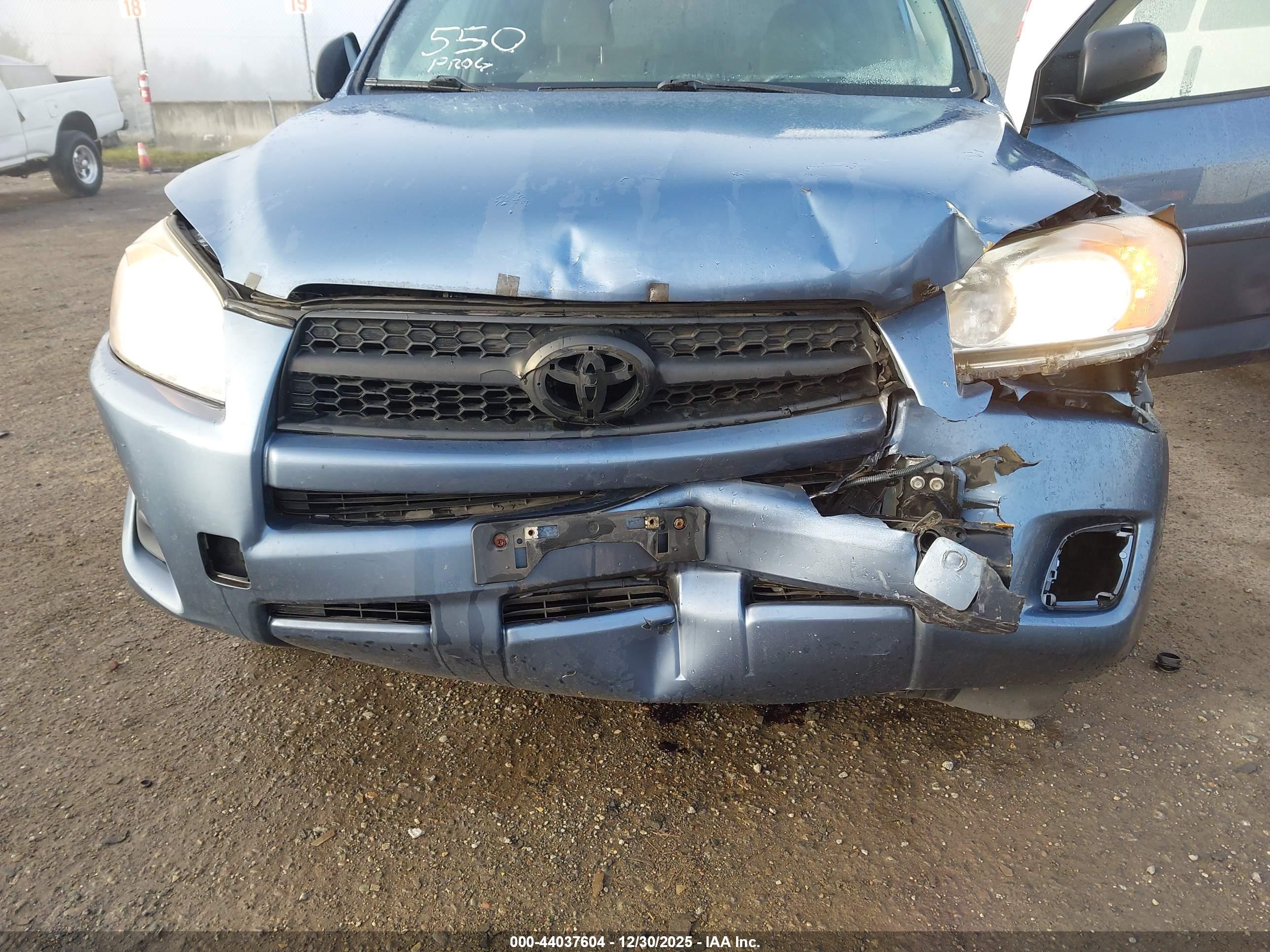 TOYOTA RAV4 image 6