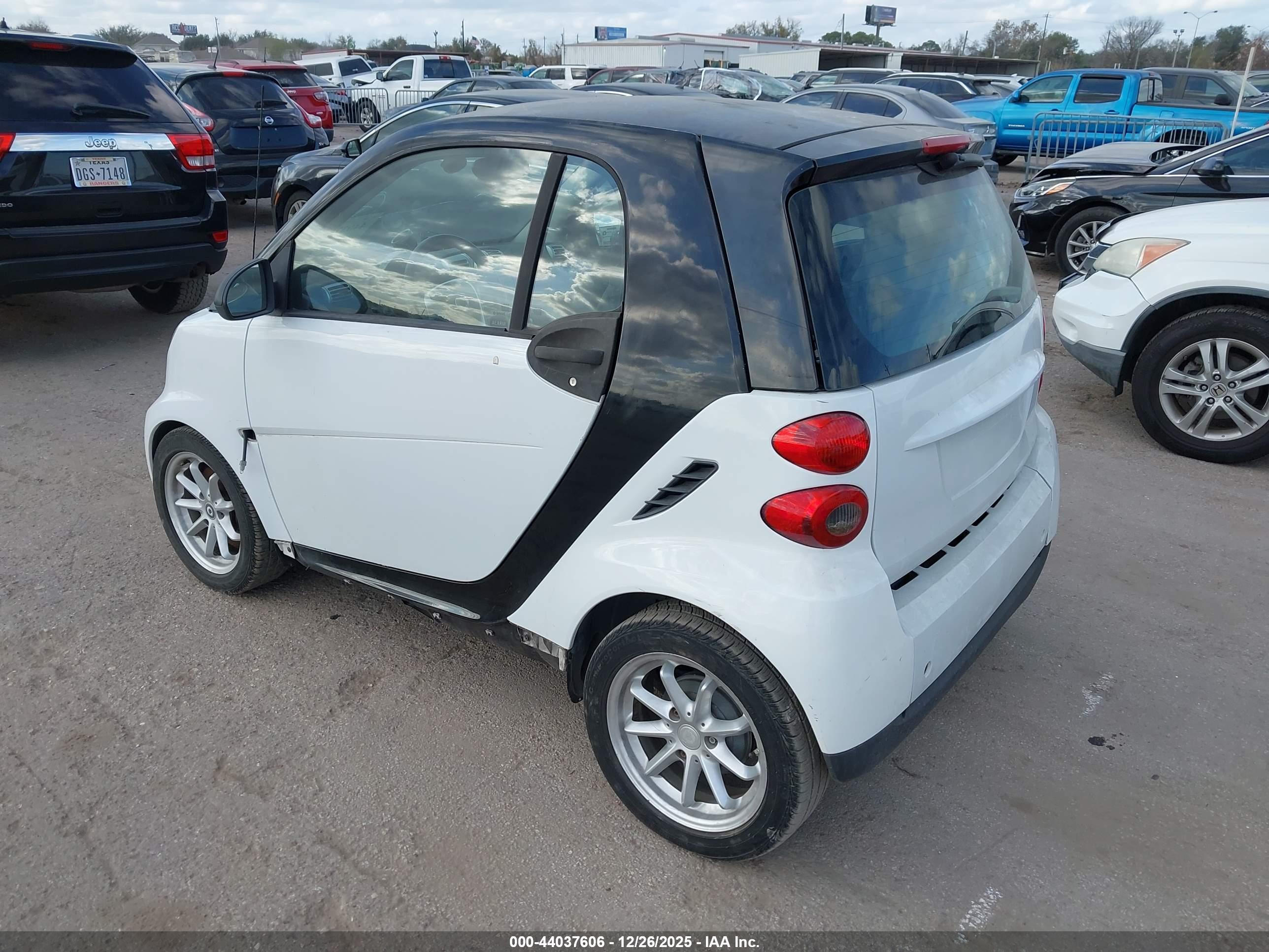 SMART FORTWO image 3