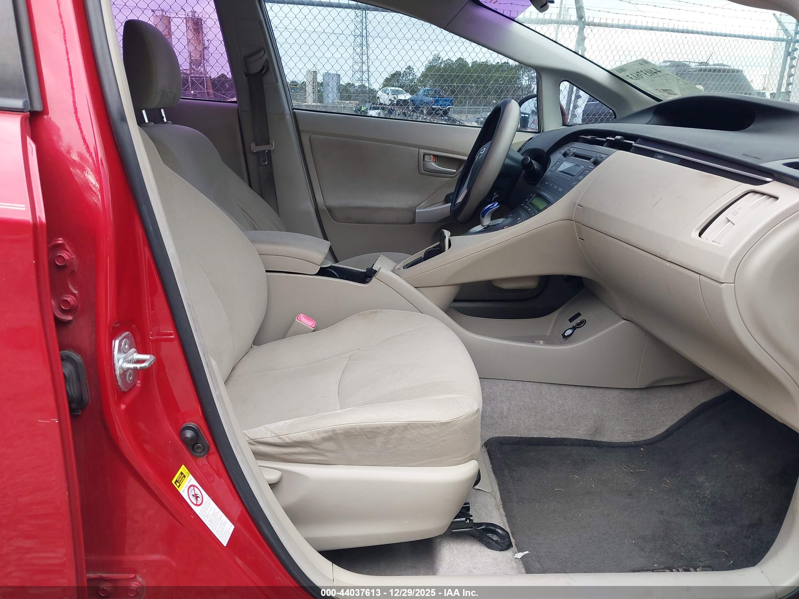 TOYOTA PRIUS image 5