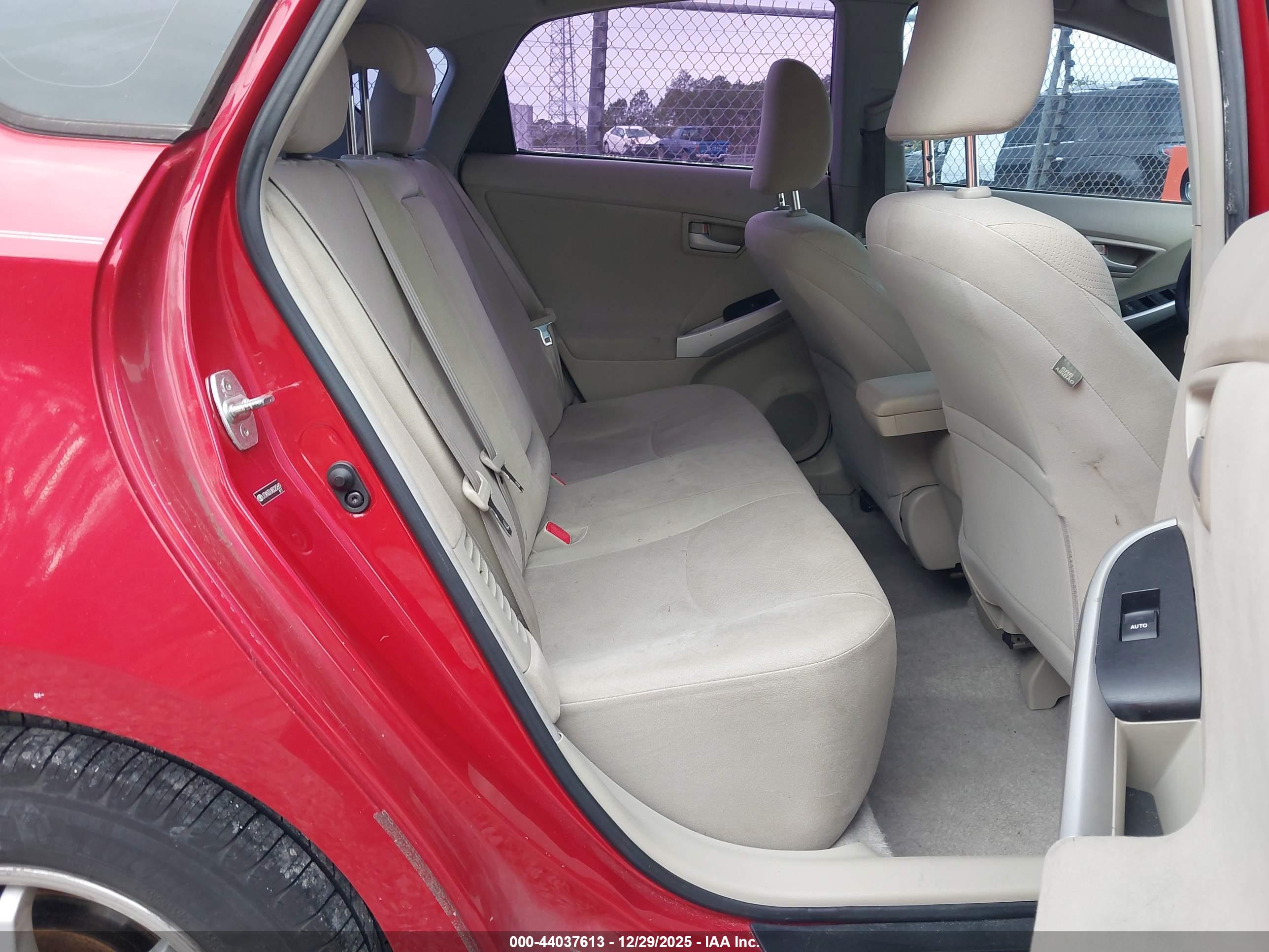 TOYOTA PRIUS image 8