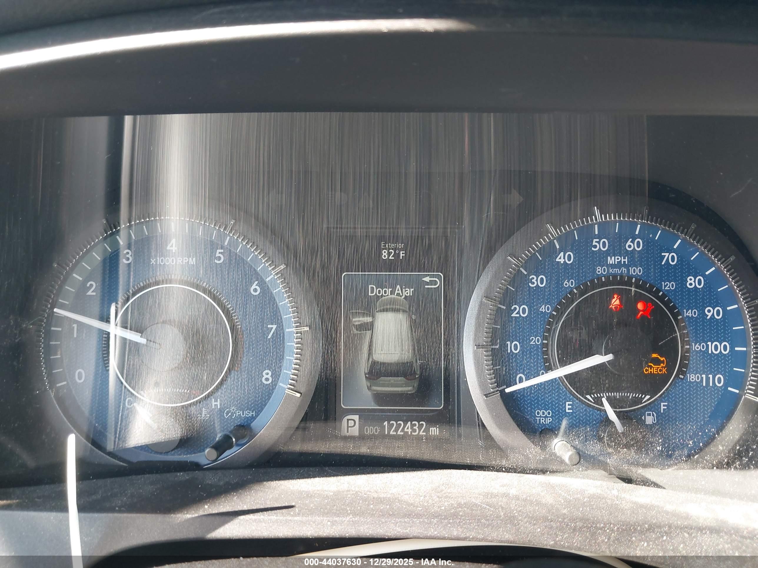 TOYOTA SIENNA image 7