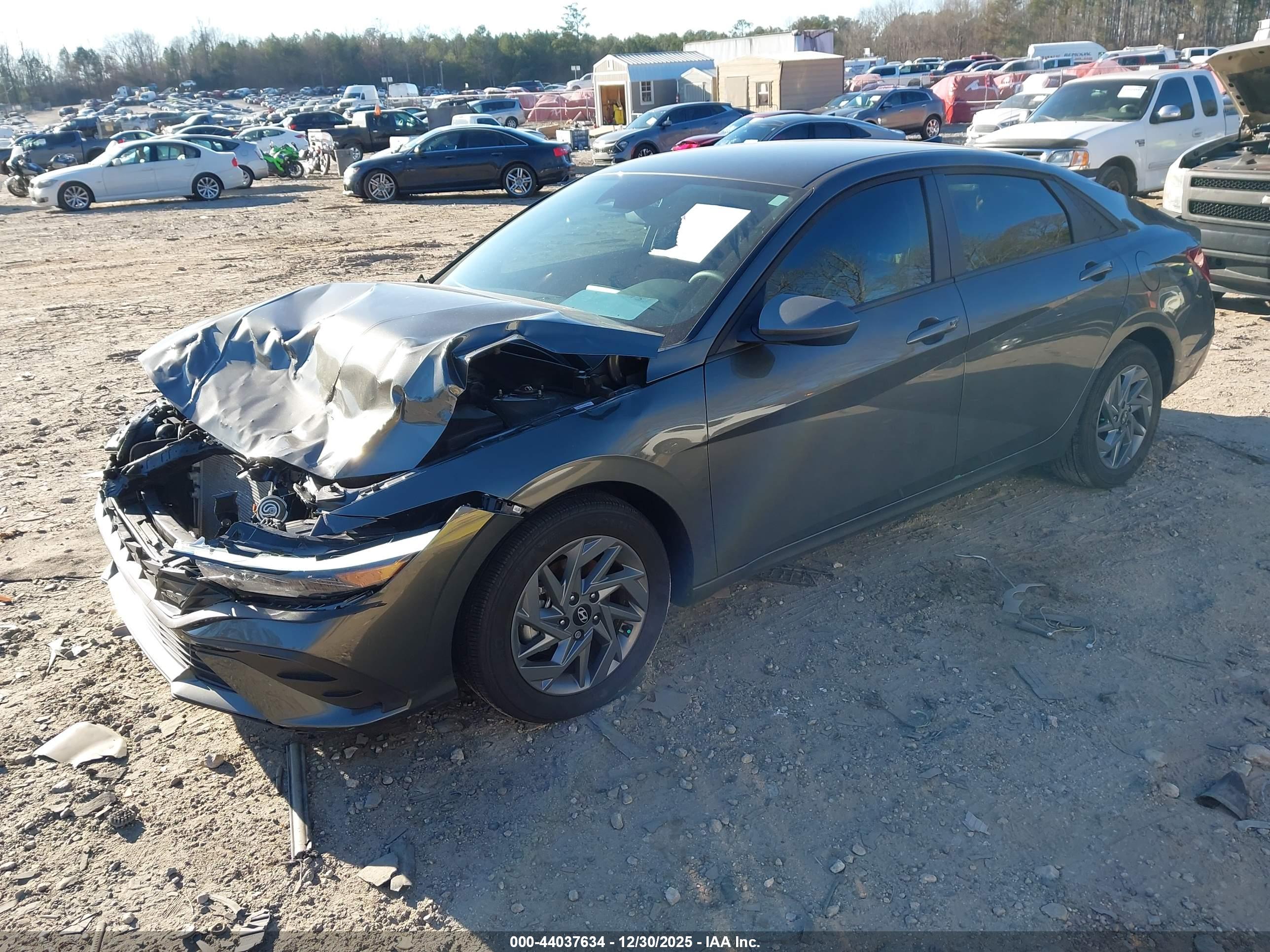HYUNDAI ELANTRA image 2