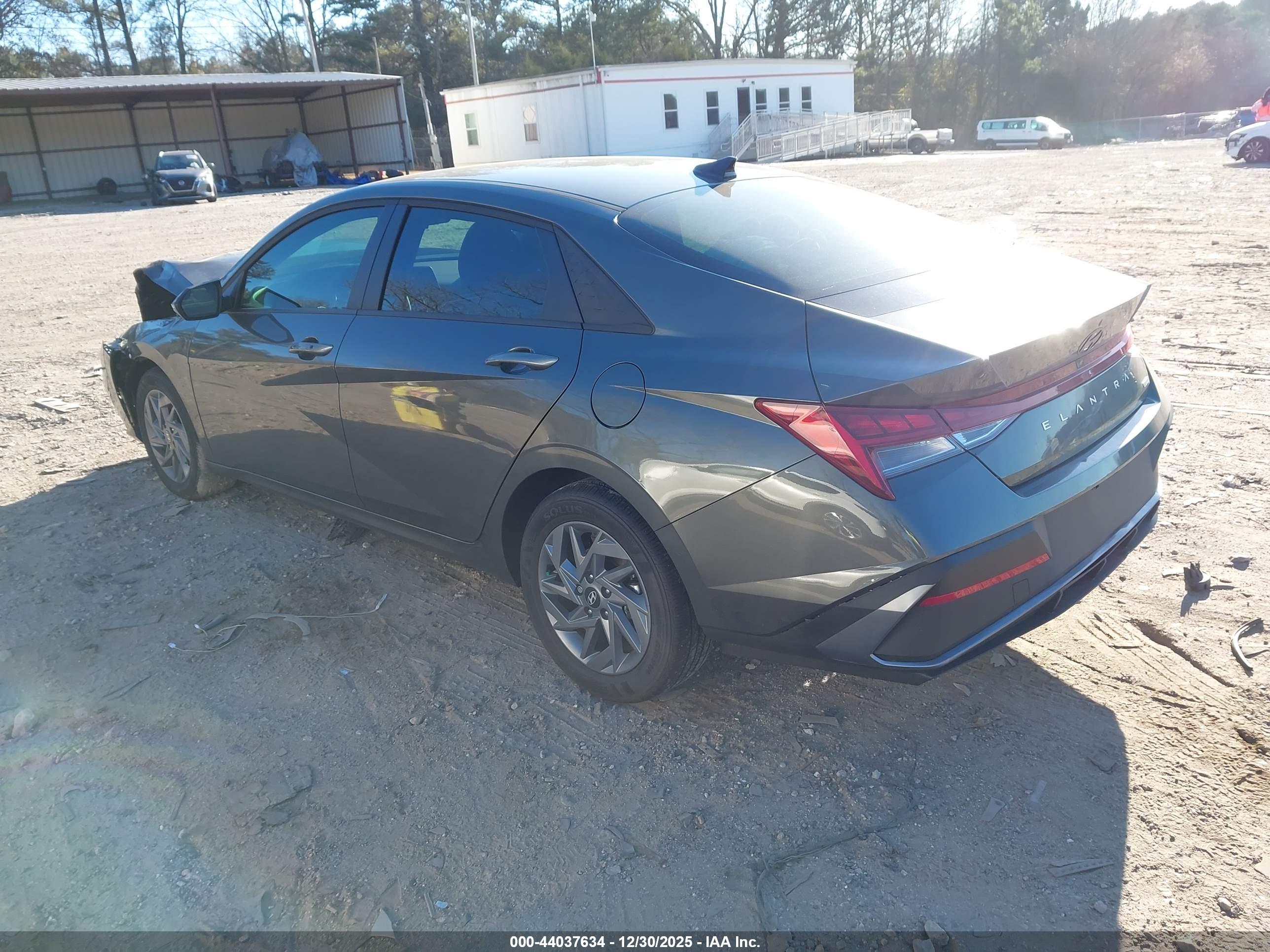 HYUNDAI ELANTRA image 3