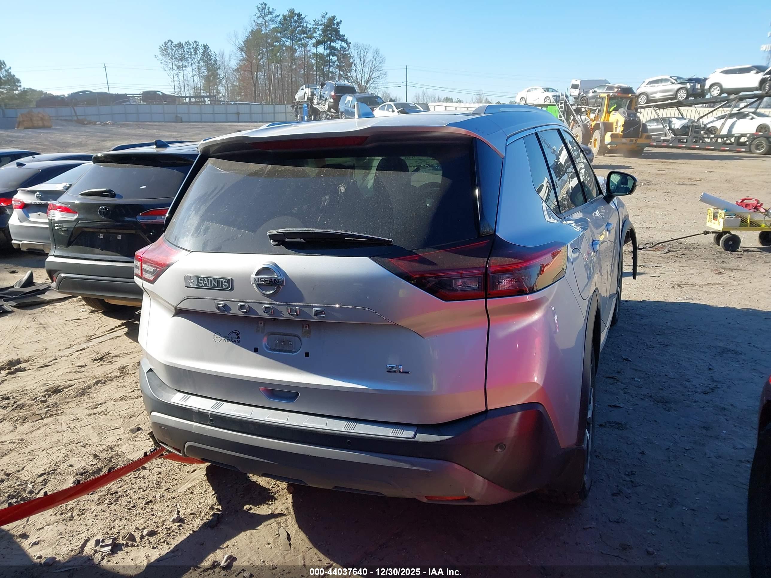 NISSAN ROGUE image 4