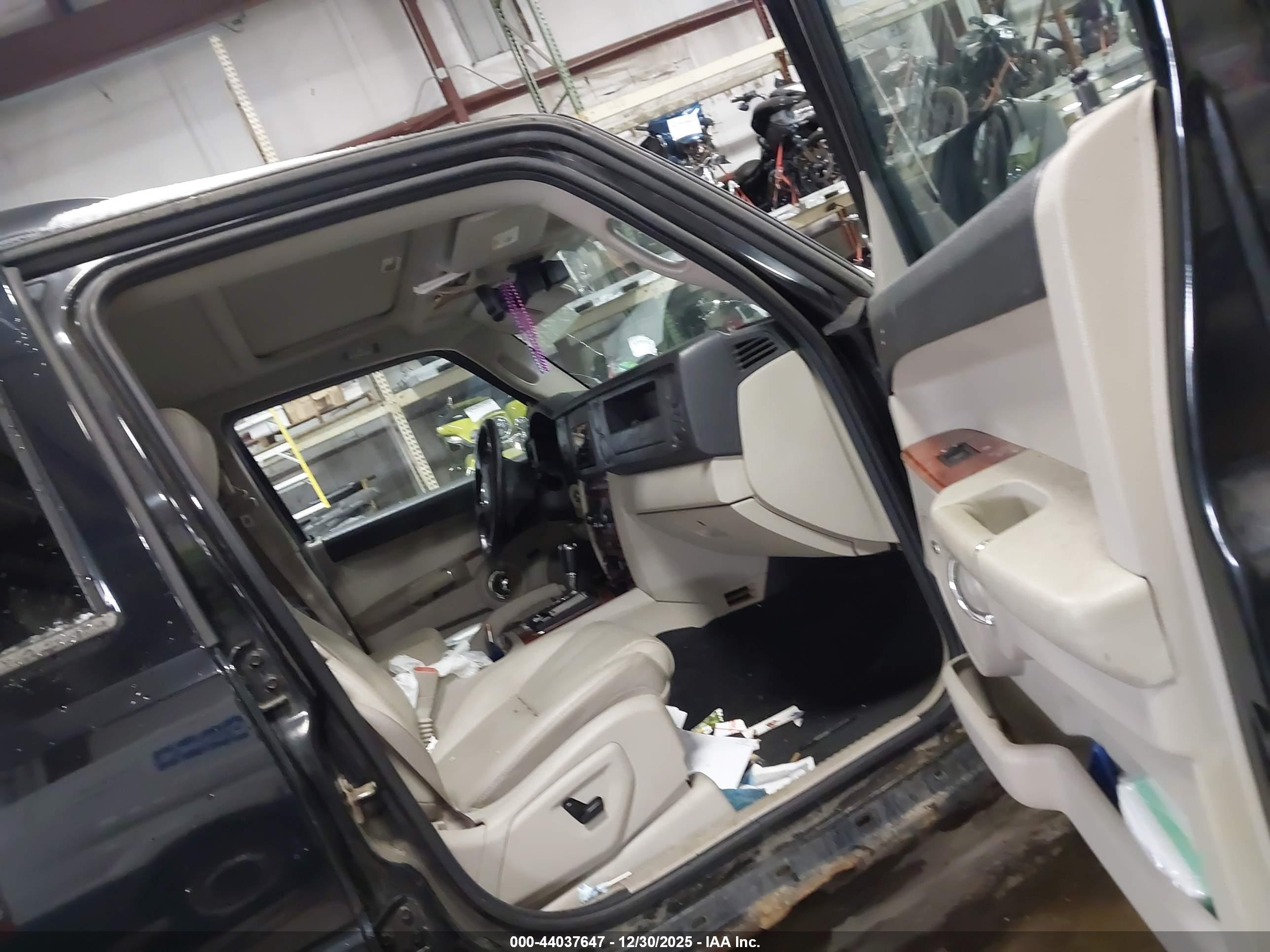 JEEP COMMANDER image 5