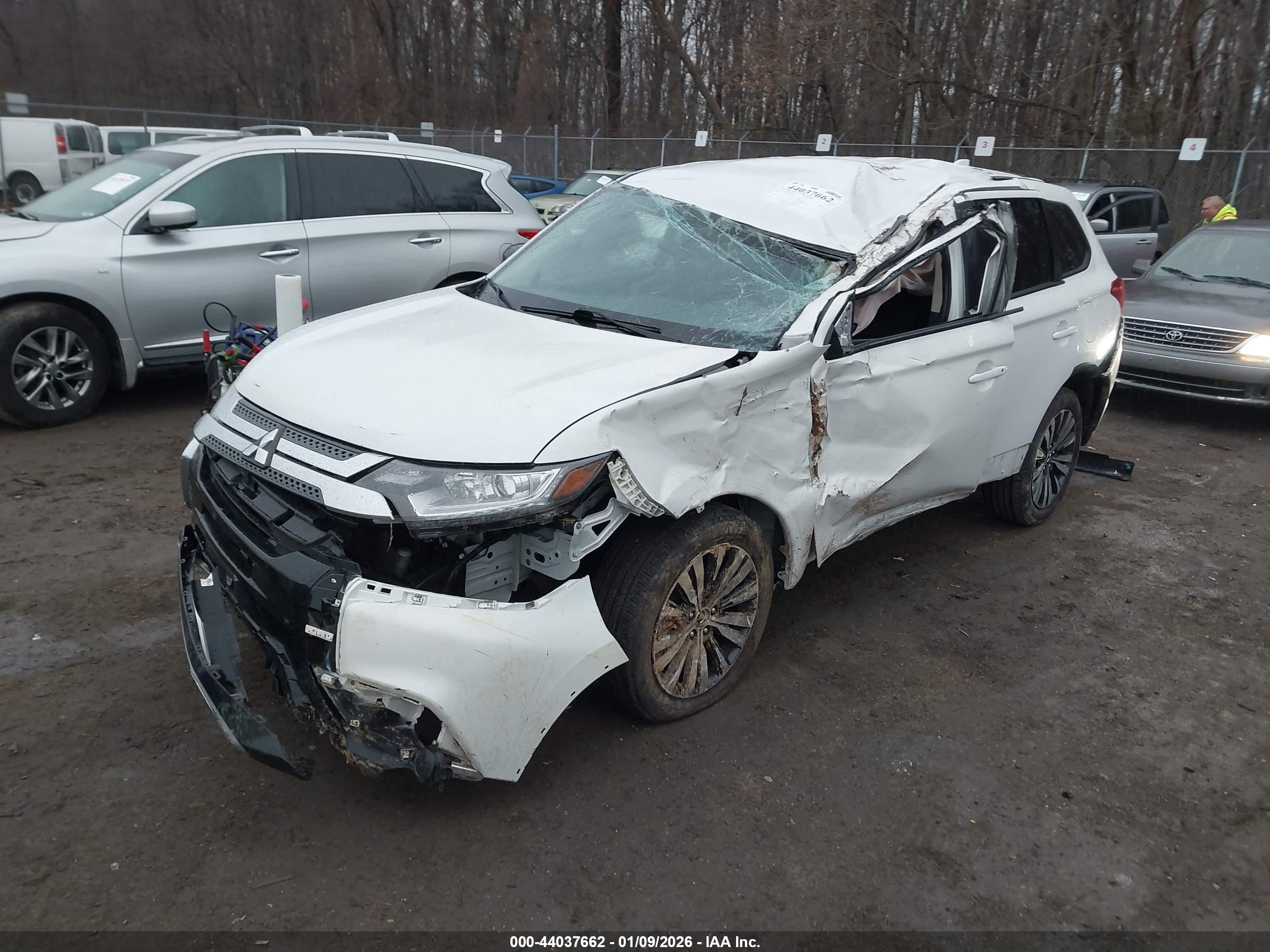 MITSUBISHI OUTLANDER image 2